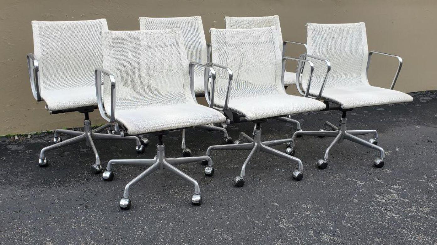 6 Herman Miller Charles Eames Aluminum Group Management Side Chairs Tilt Swivel 5 Star Bases.

These 6 Aluminum Group Arm Chairs Tilt Swivel And White Mesh Seating With 5 Star Bases Are In Excellent Pre Owned Condition.

These Eames Aluminum