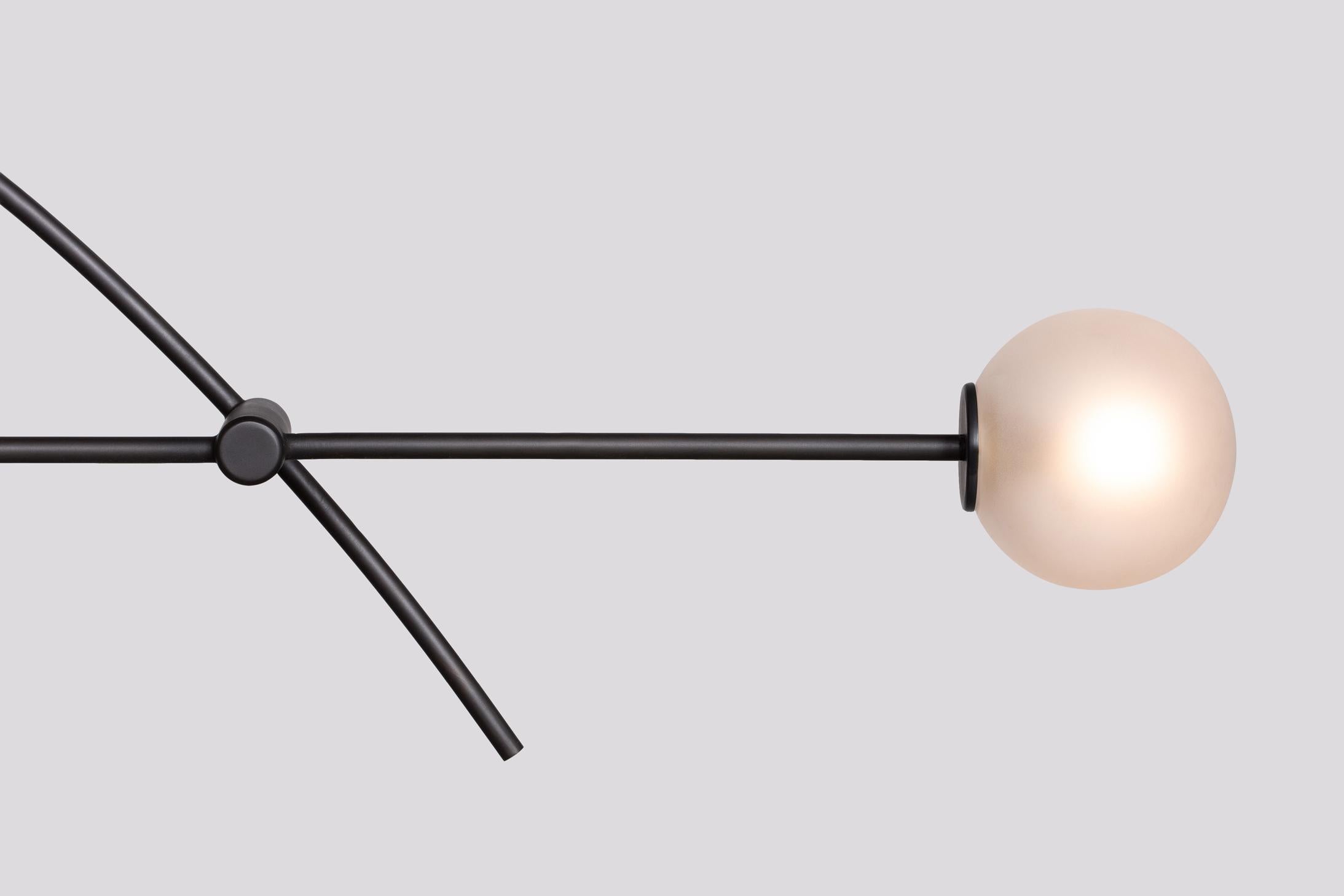 XXIe siècle et contemporain Lustre Tempo de 6 pouces de large avec globes en verre soufflé à la main en vente