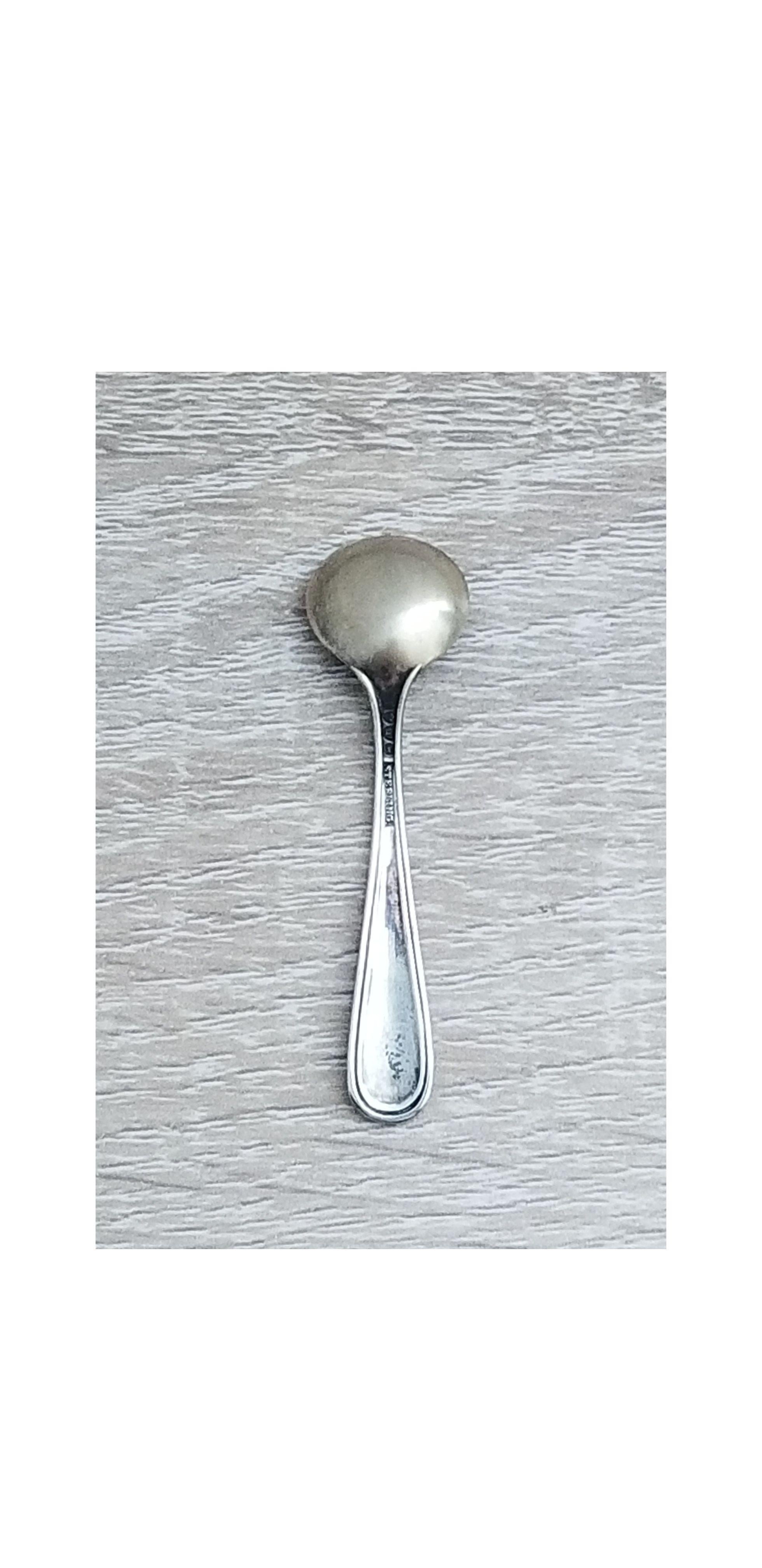 Americano 6 saliere in argento di A. Wilcox and Wagoner, pepiere e cucchiai di sale di Watson in vendita