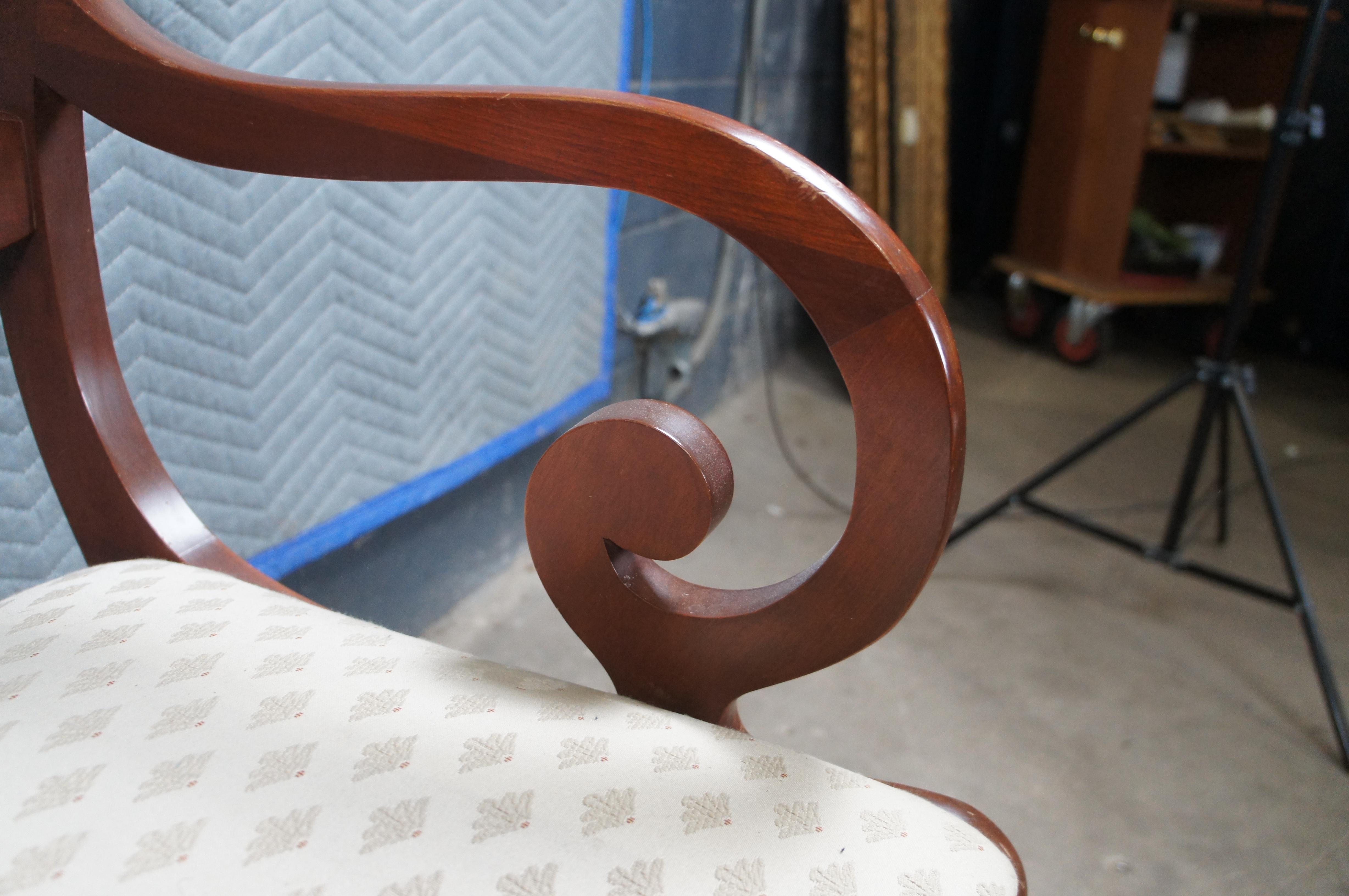 6 Sedie da pranzo a medaglione in ciliegio Duncan Phyfe Wildwood in vendita 4