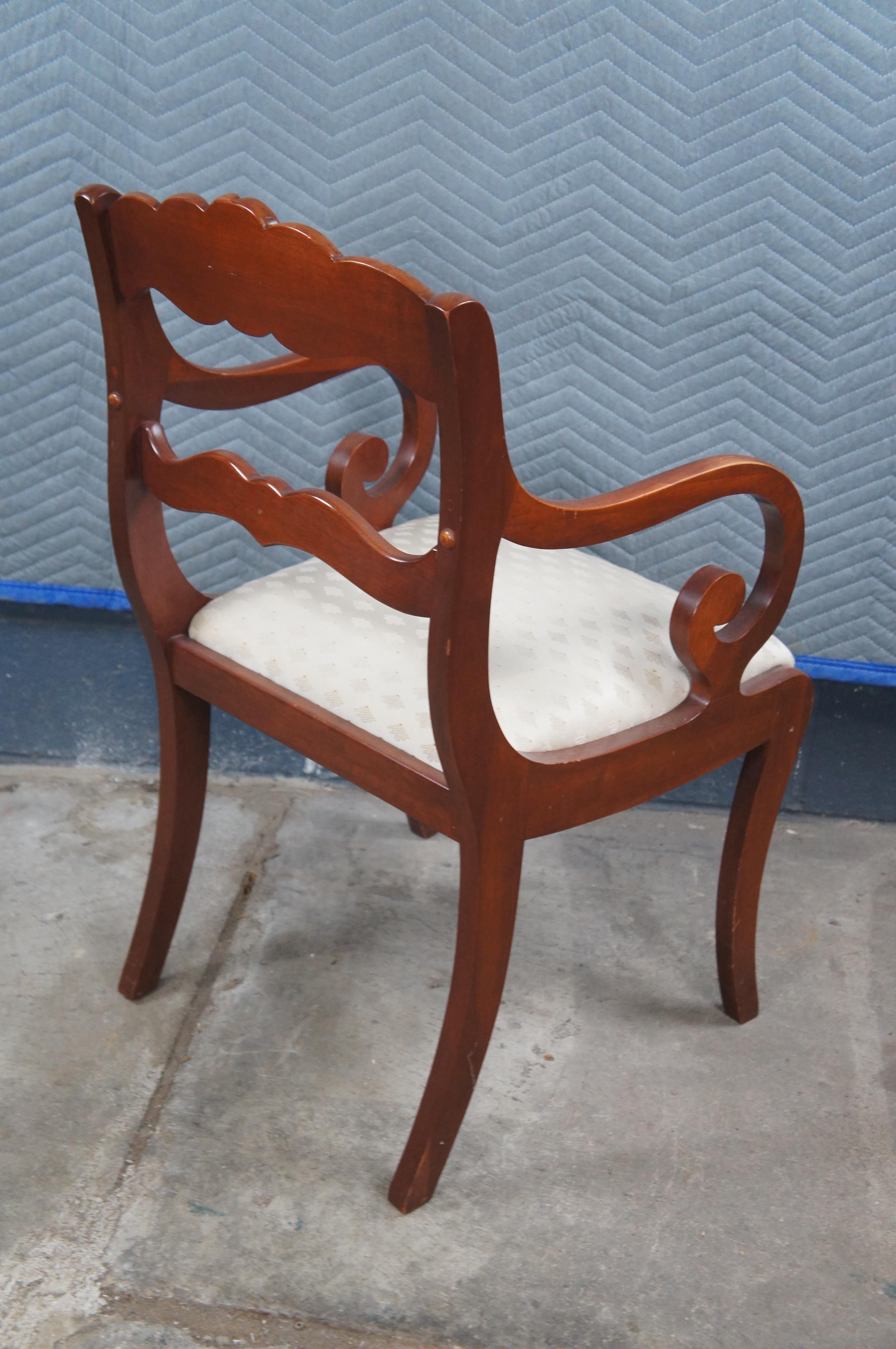 6 Sedie da pranzo a medaglione in ciliegio Duncan Phyfe Wildwood in vendita 6