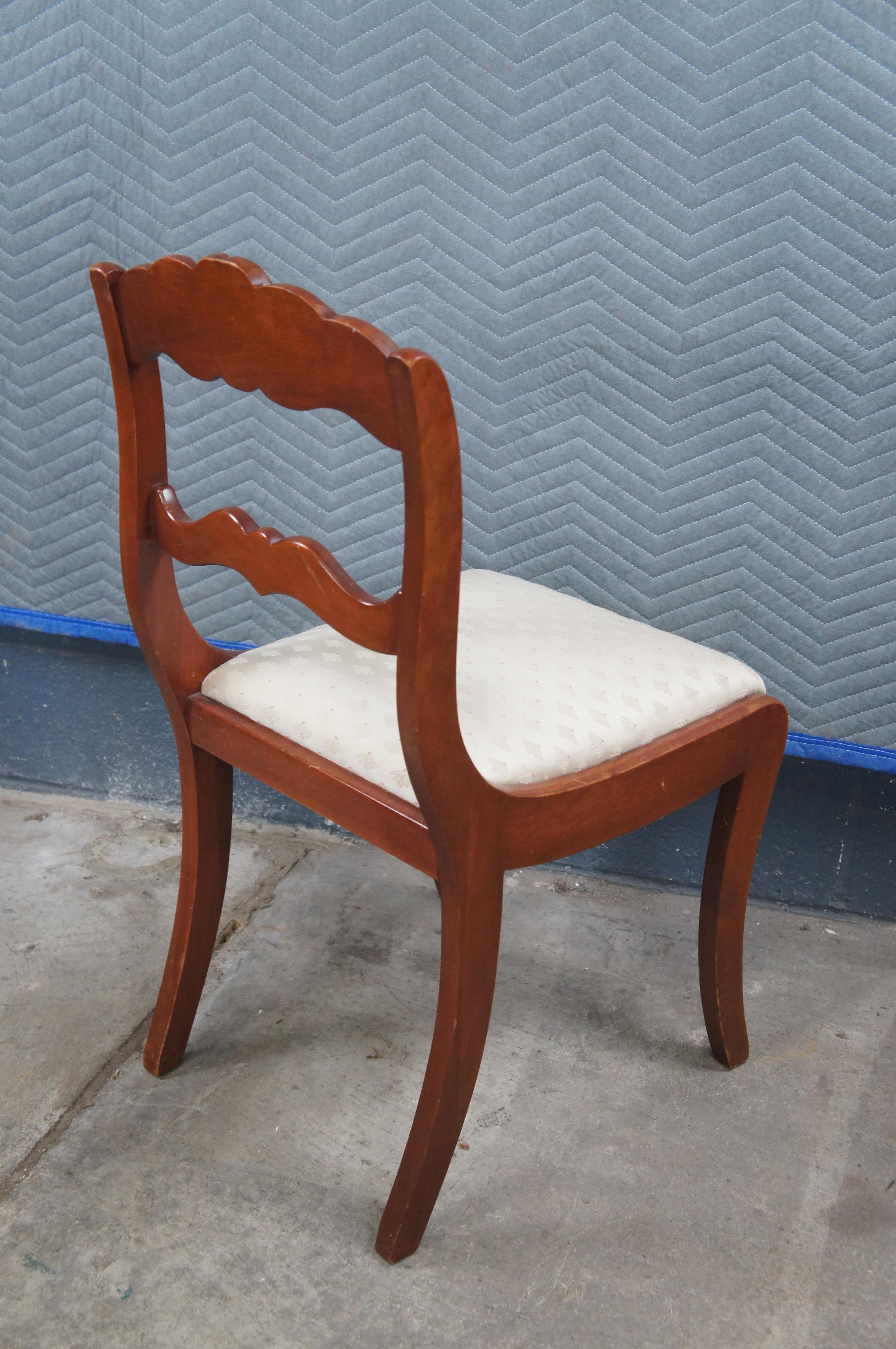 6 Sedie da pranzo a medaglione in ciliegio Duncan Phyfe Wildwood in vendita 7