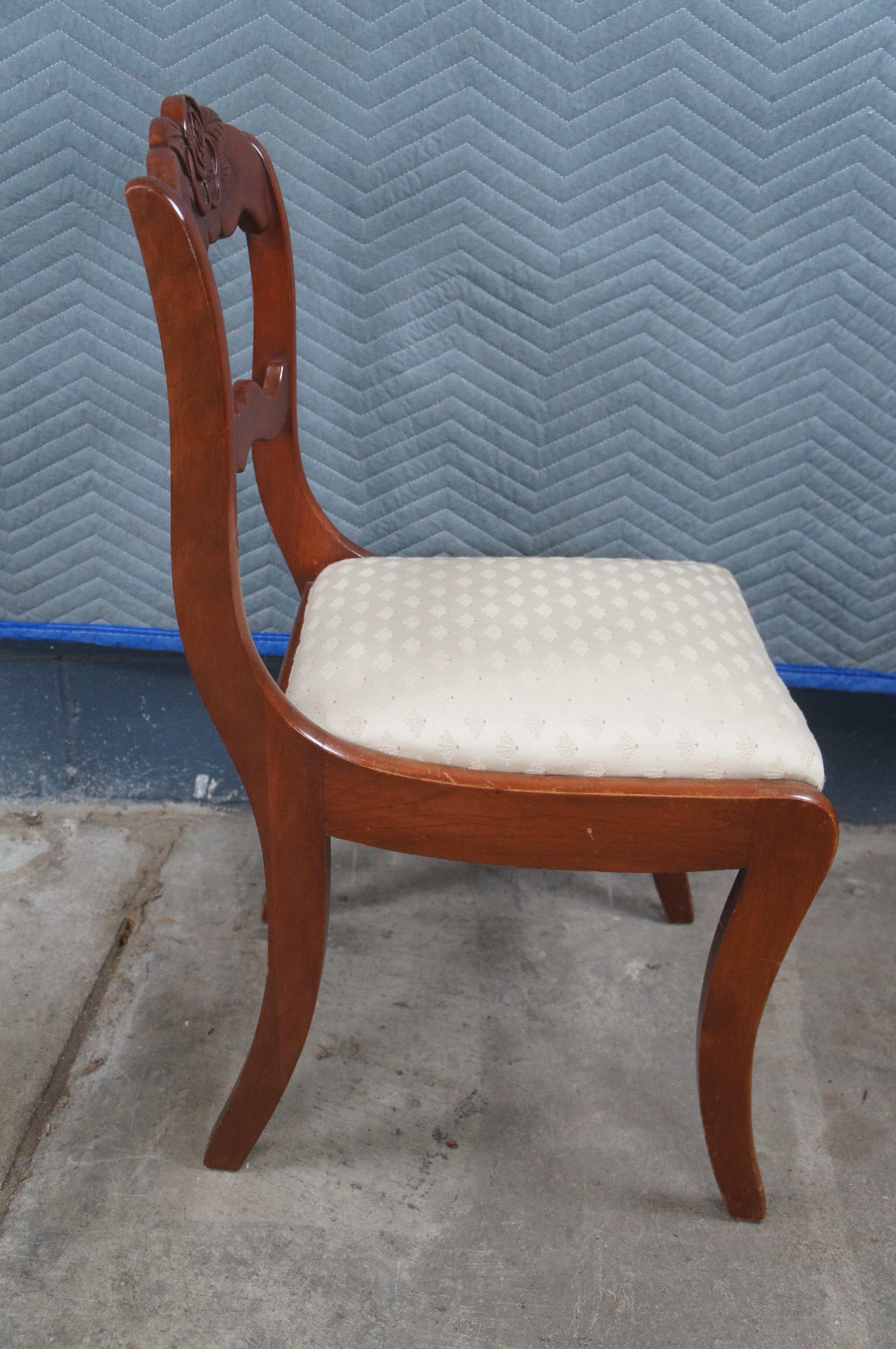 6 Sedie da pranzo a medaglione in ciliegio Duncan Phyfe Wildwood in vendita 8