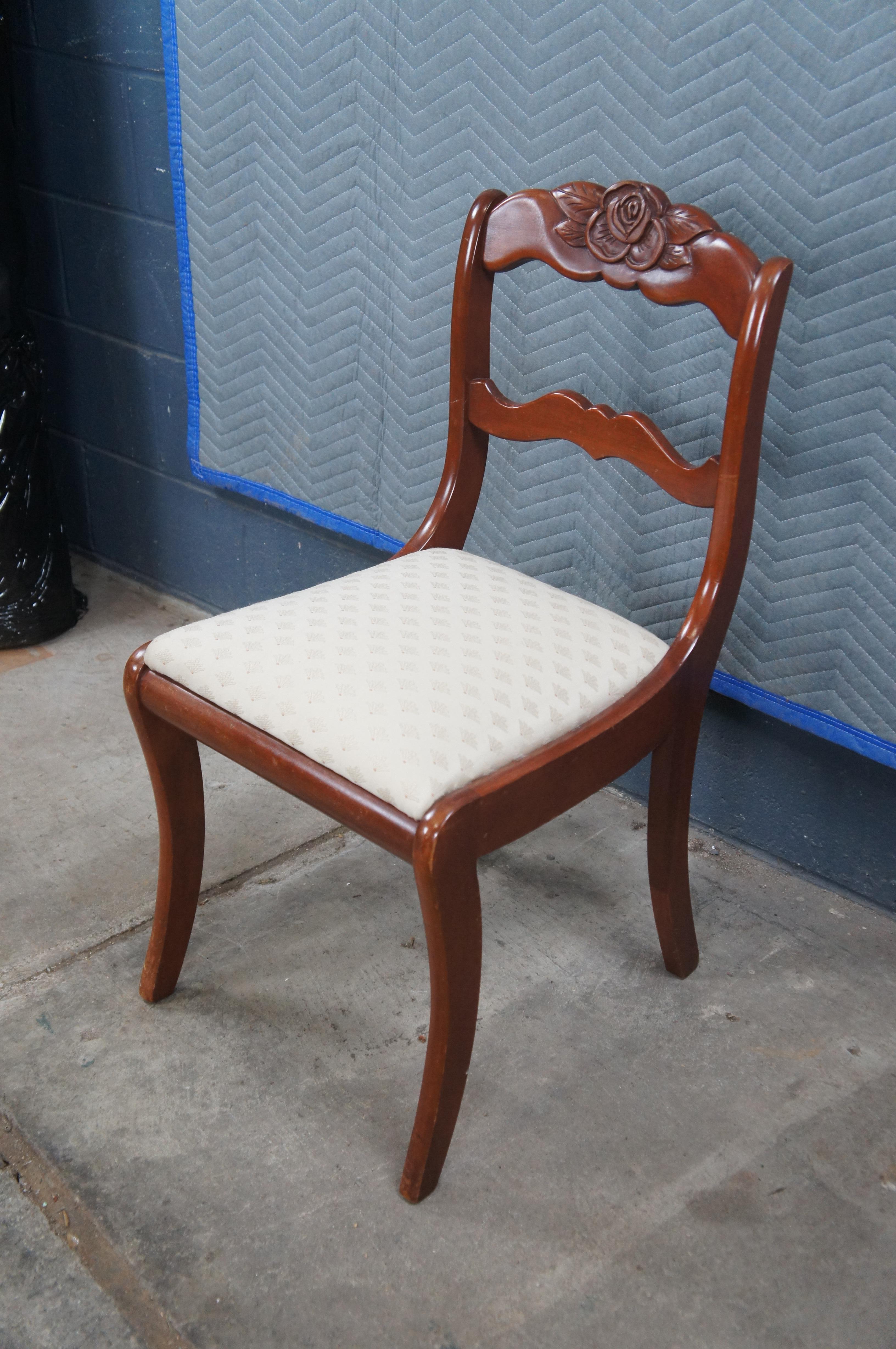 6 Sedie da pranzo a medaglione in ciliegio Duncan Phyfe Wildwood In condizioni discrete in vendita a Dayton, OH