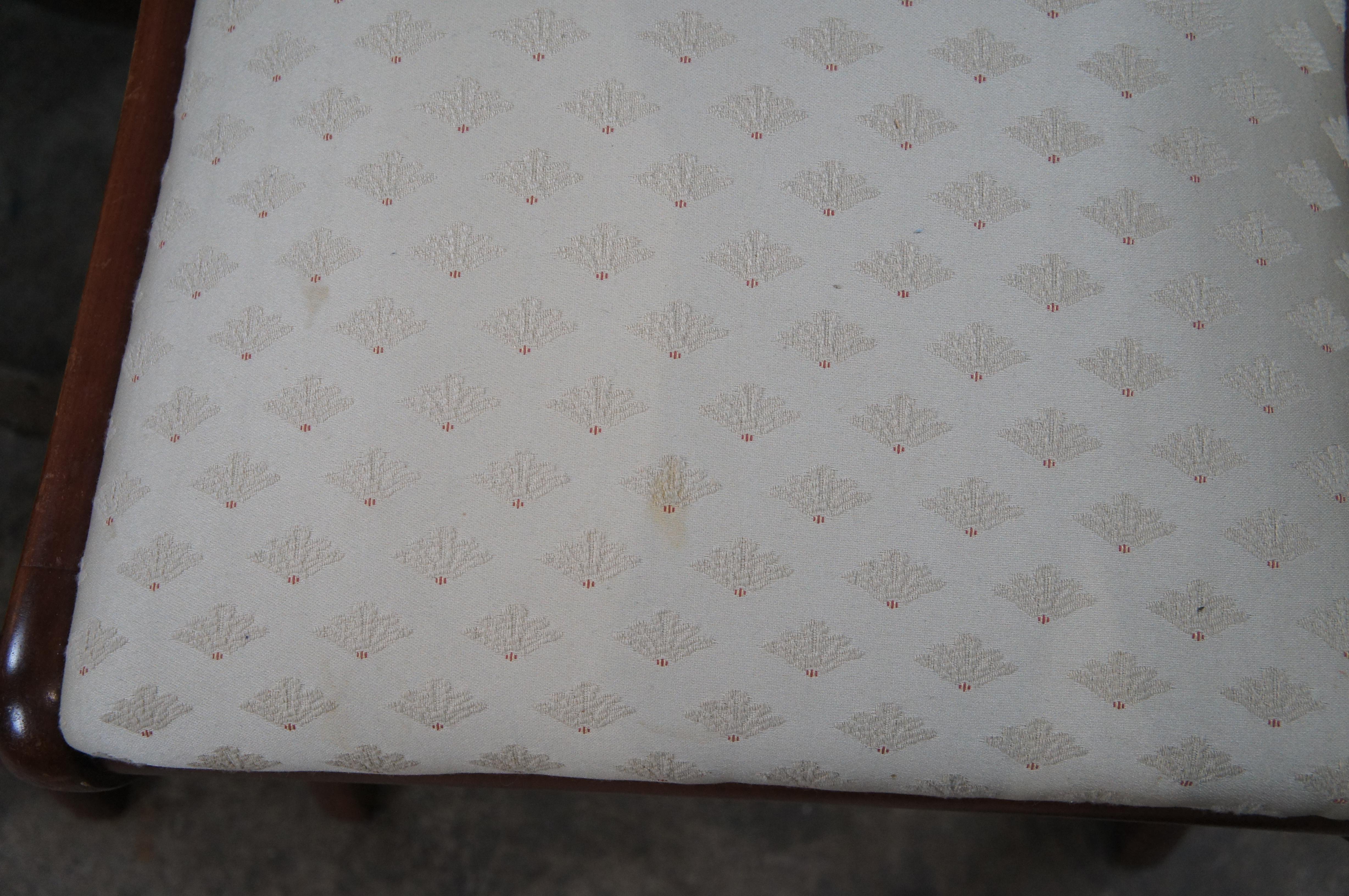 6 Sedie da pranzo a medaglione in ciliegio Duncan Phyfe Wildwood in vendita 2