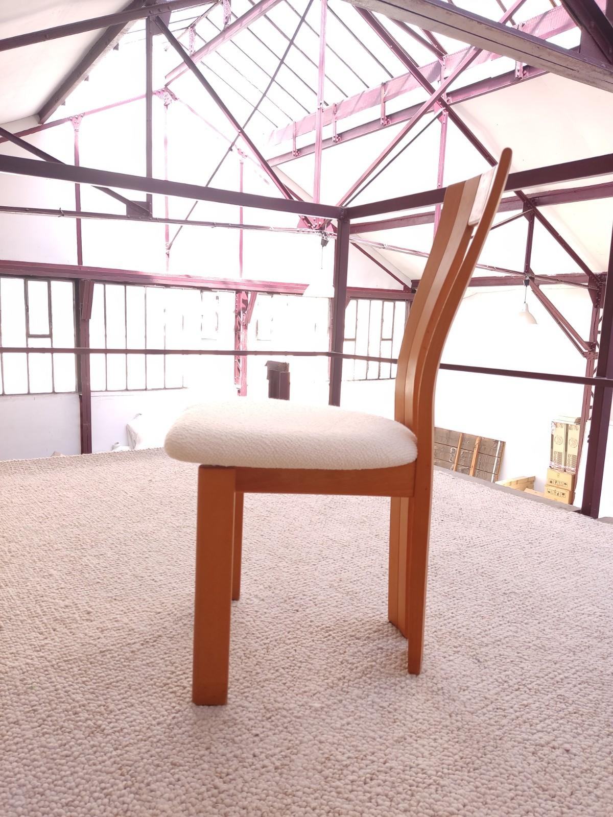 6 Woods and Bouclé Chairs In Good Condition For Sale In Paris, FR