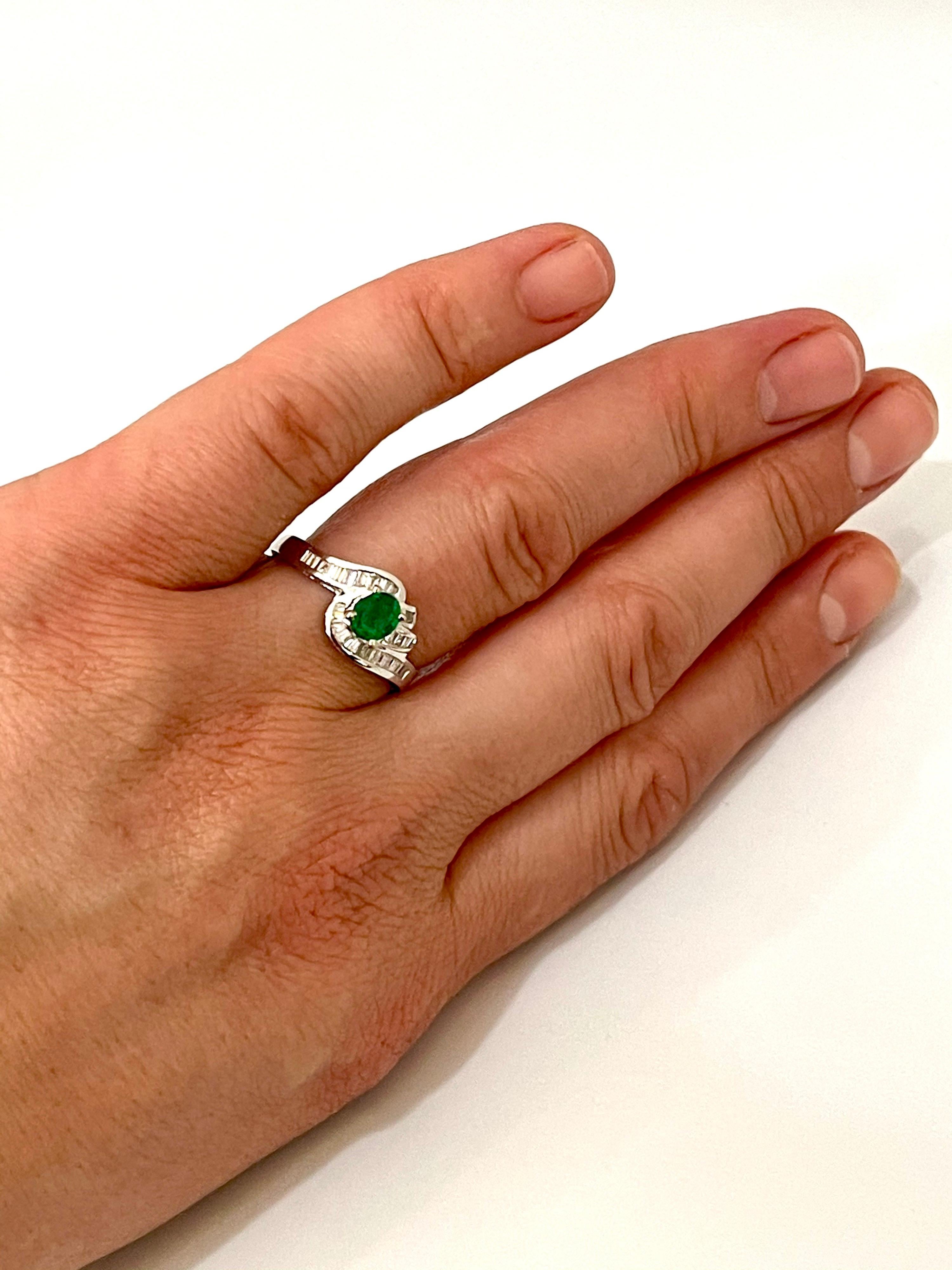 Natural Brazilian Emerald & Diamond Ring 18 Karat White Gold For Sale 2