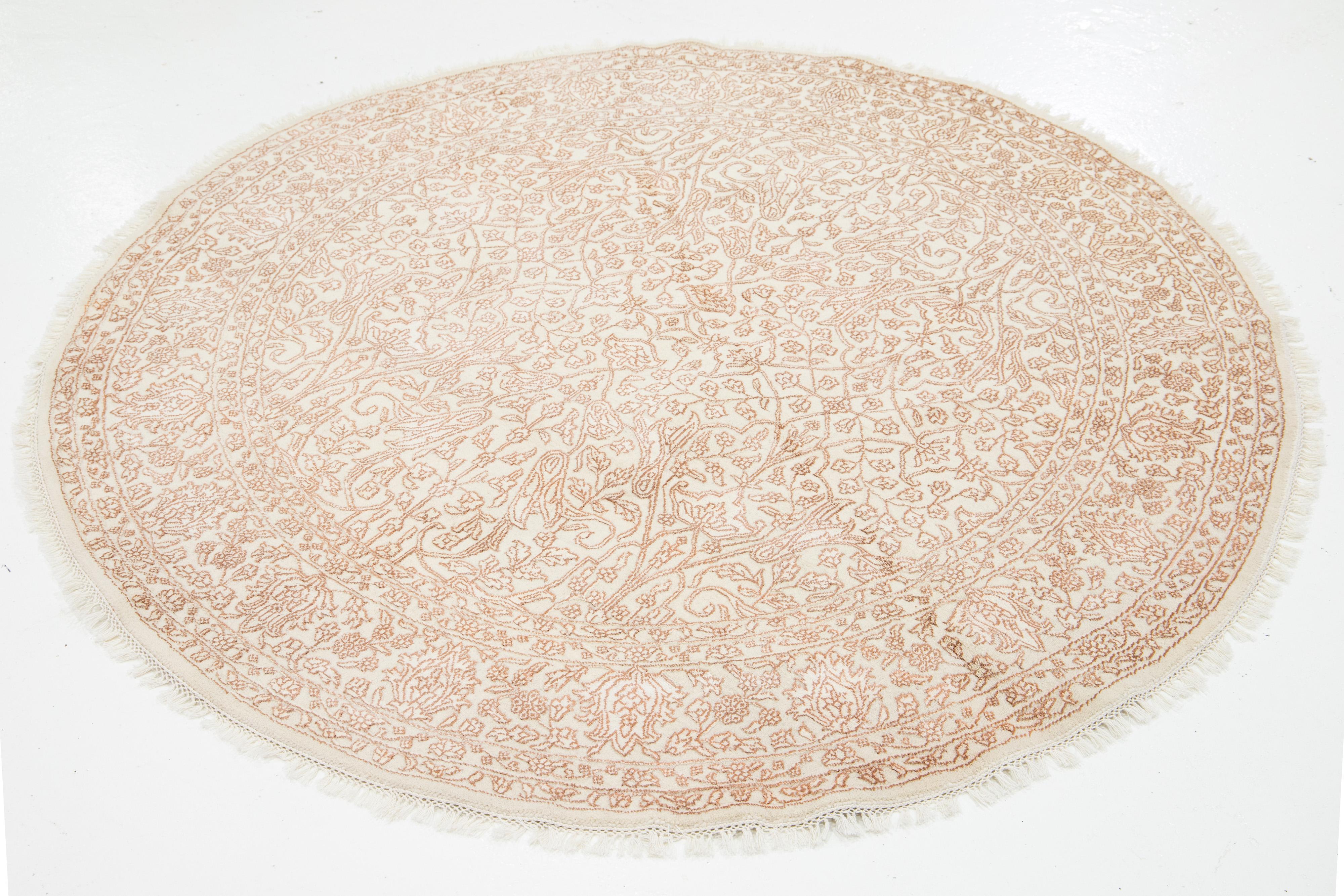 Indian 6 x 6 Modern Beige Wool and Silk Round Rug With Floral Design For Sale