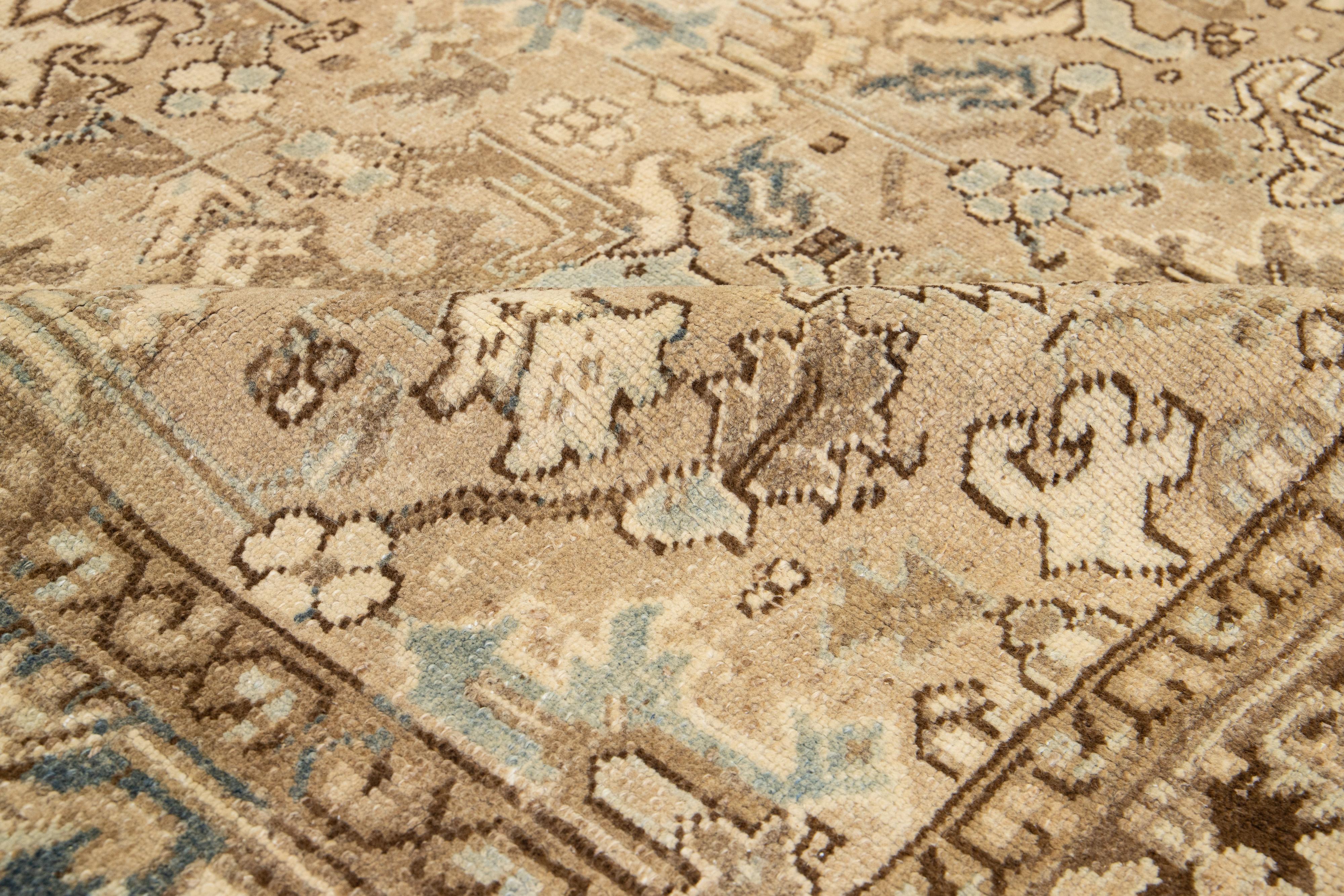 6 x 9 Antiker Beigefarbener handgefertigter persischer Heriz-Wollteppich mit Allover-Motiv aus Wolle (Persisch) im Angebot