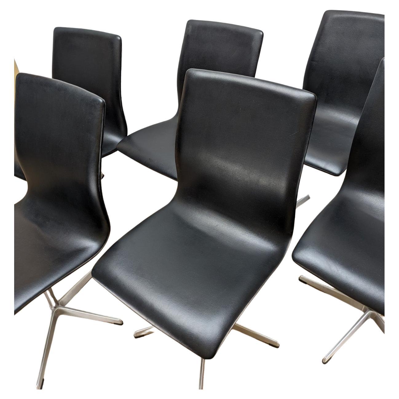 4 x Arne Jacobsen Oxford Chairs by Fritz Hansen, Black Vinyl and Aluminium Legs For Sale