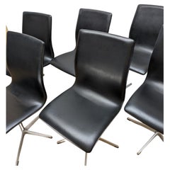 4 x Chaises Arne Jacobsen par Fritz Hansen, Vinyle noir et pieds en aluminium