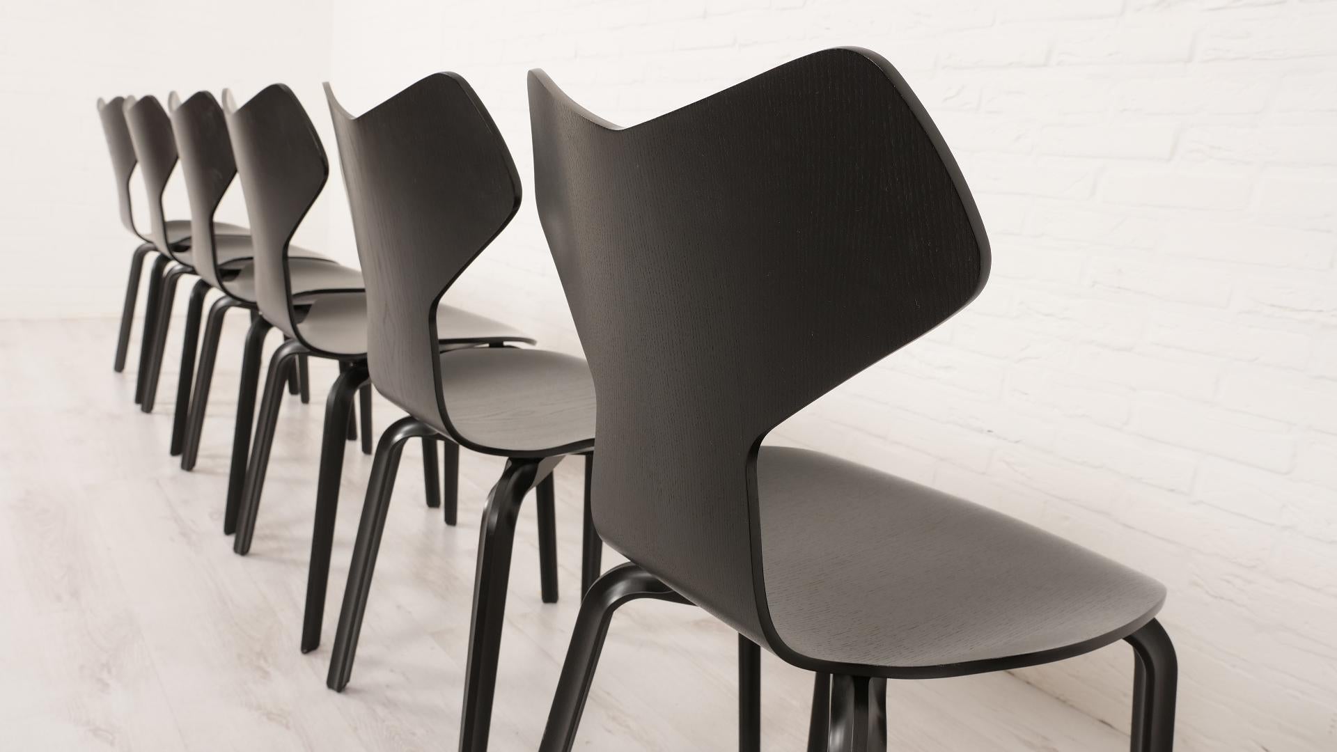 6 chaises de salle à manger noires d'Arne Jacobsen pour Fritz Hansen modèle Grand Prix en vente 5