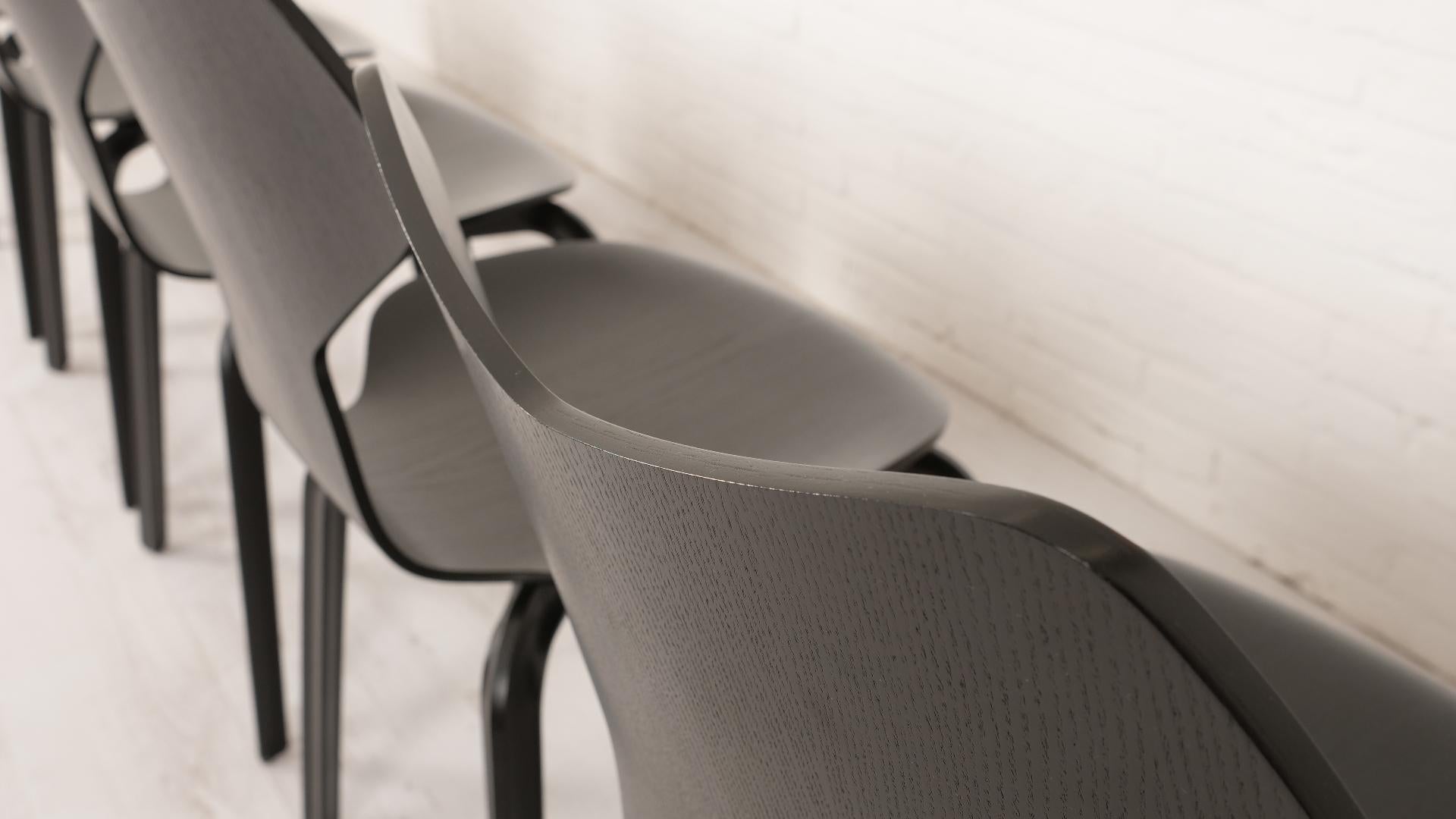 6 chaises de salle à manger noires d'Arne Jacobsen pour Fritz Hansen modèle Grand Prix en vente 6