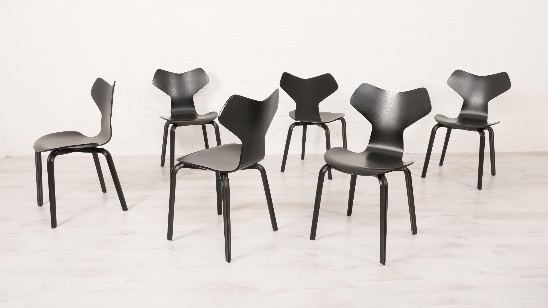 6 chaises de salle à manger noires d'Arne Jacobsen pour Fritz Hansen modèle Grand Prix en vente 8