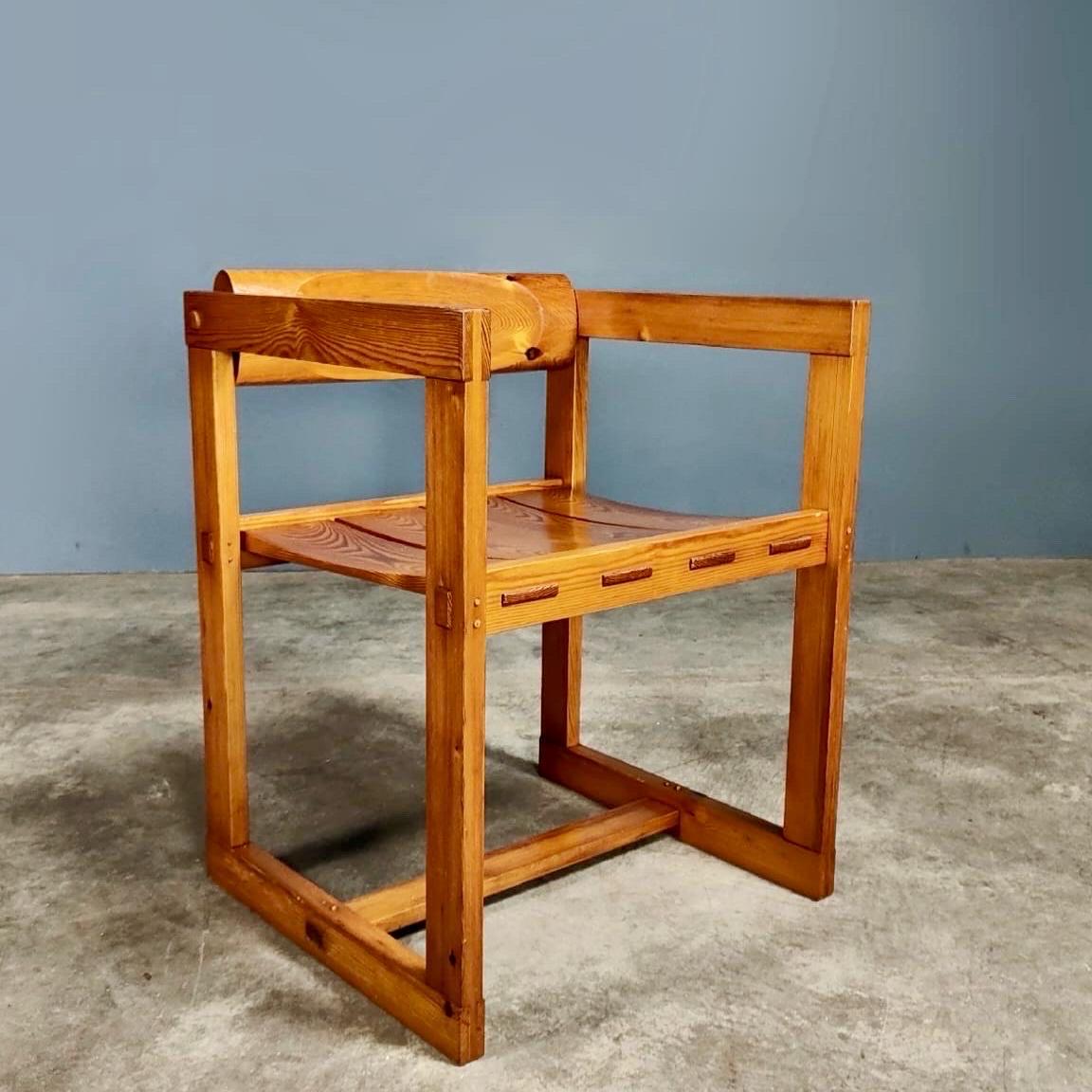 6 x Edvin Helseth Trybo Fureka 313 Pine Brutalist Dining Chairs Stange Bruk In Excellent Condition For Sale In Cambridge, GB