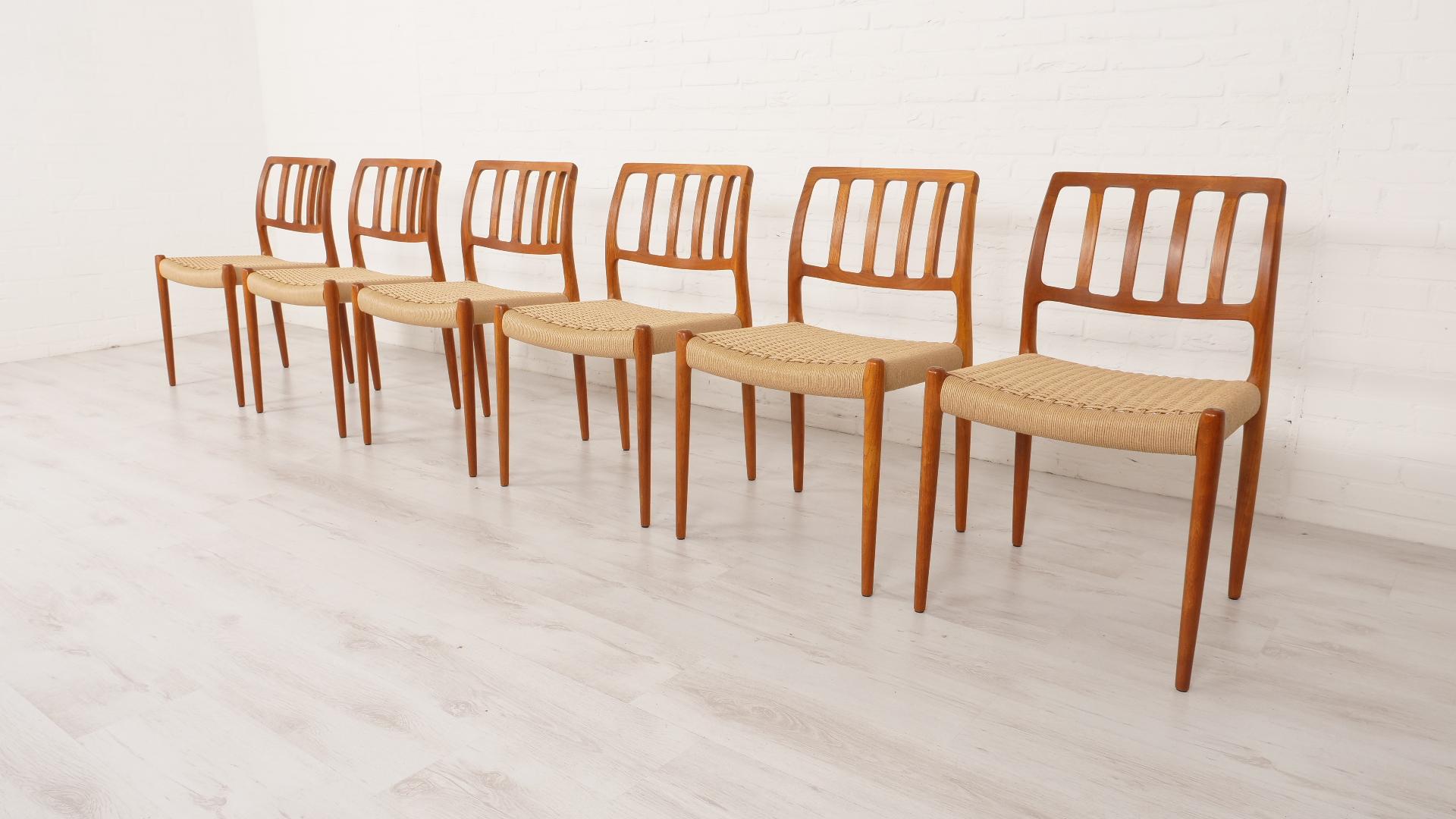 Tissé à la main 6 x chaises de salle à manger Niels Otto Møller  Modèle 83  Corde en papier  Teck  Restauré en vente