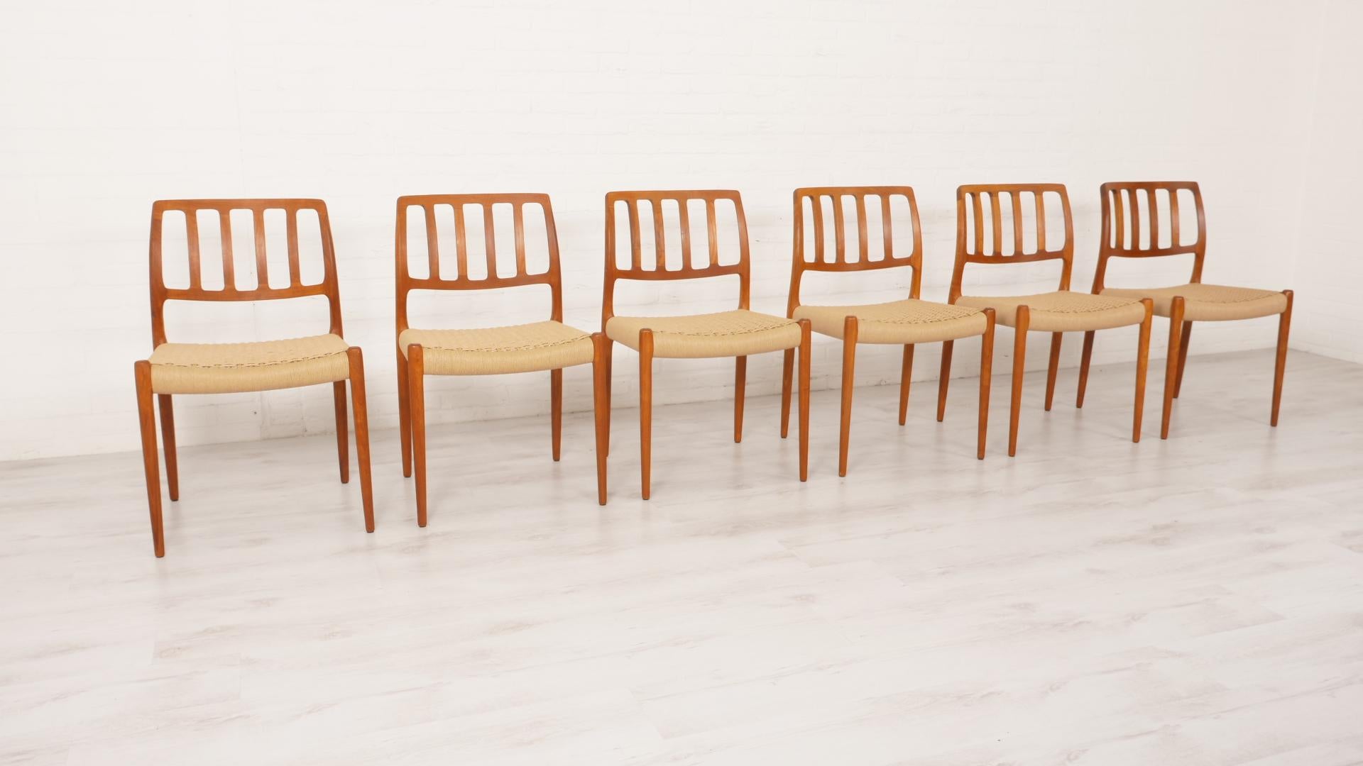 6 x Niels Otto Møller dining chairs  Model 83  Papercord  Teak  Restored In Excellent Condition For Sale In VEENENDAAL, NL