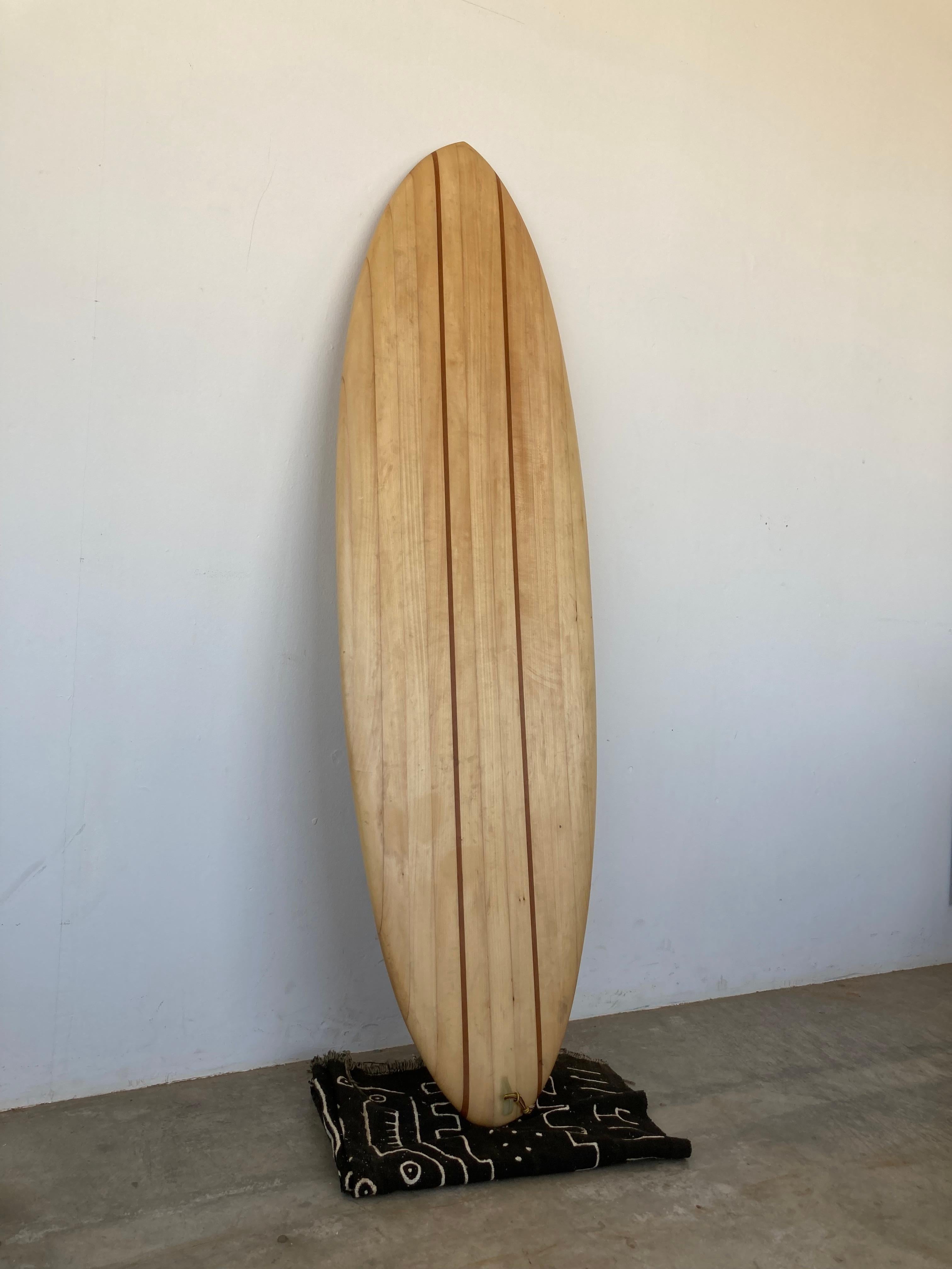 Nordamericano Tavola da surf in legno di teak e spigola di 1 metro e 80 in stock in vendita