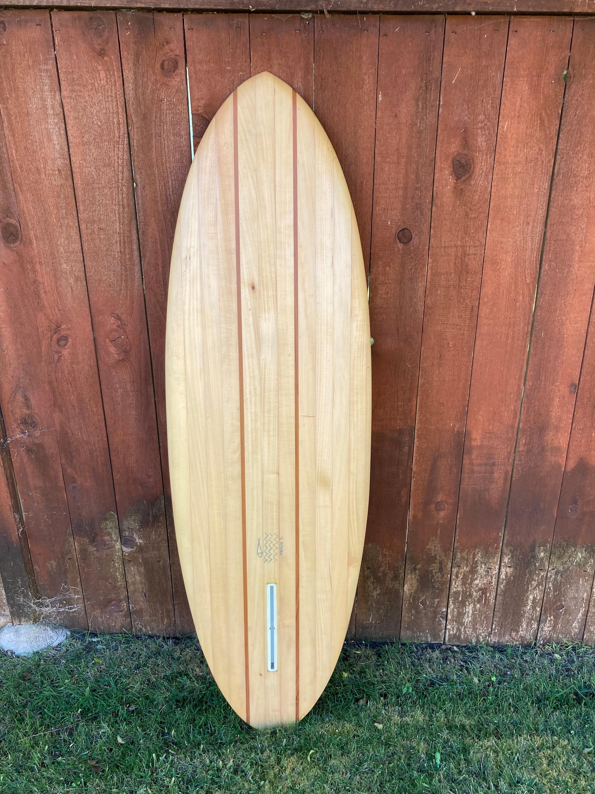 Tavola da surf in legno di teak e spigola di 1 metro e 80 in stock In condizioni buone in vendita a Los Angeles, CA