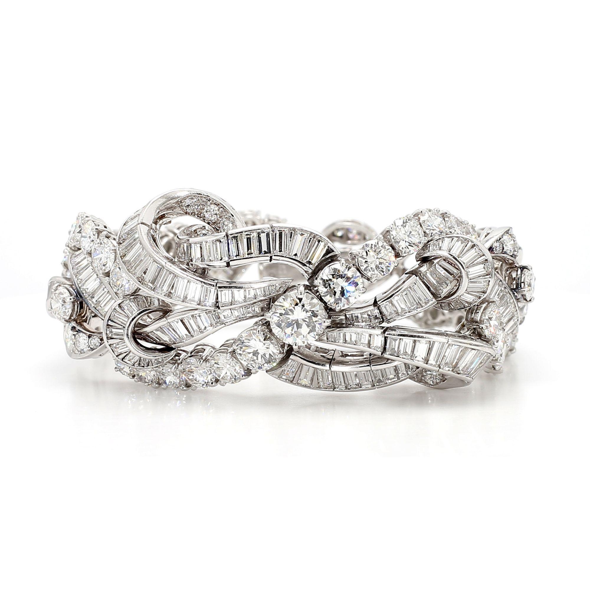 60 Carat Baguette & Round Cut Diamond in Platinum Retro Scroll Design Bracelet en vente 4
