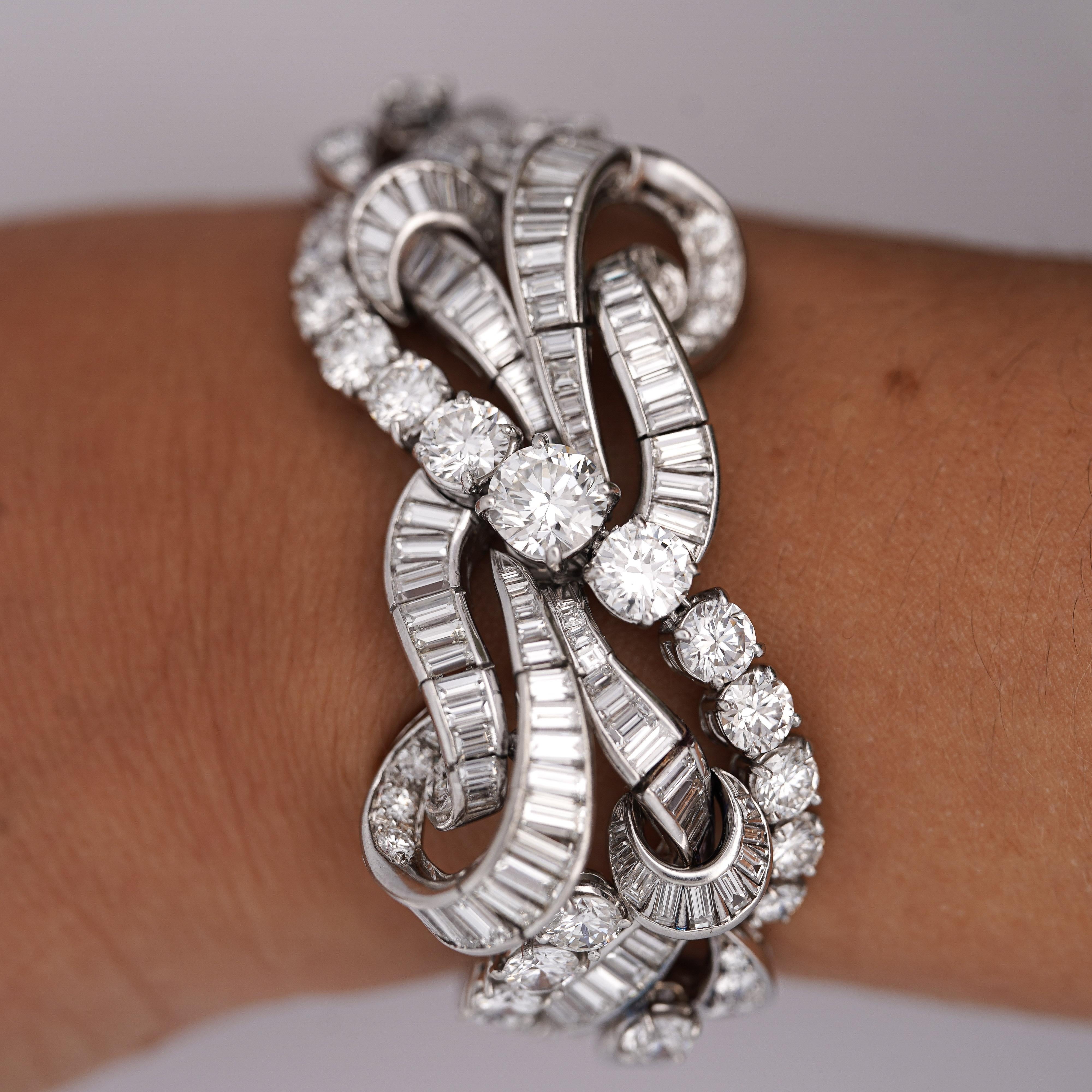 60 Carat Baguette & Round Cut Diamond in Platinum Retro Scroll Design Bracelet en vente 7