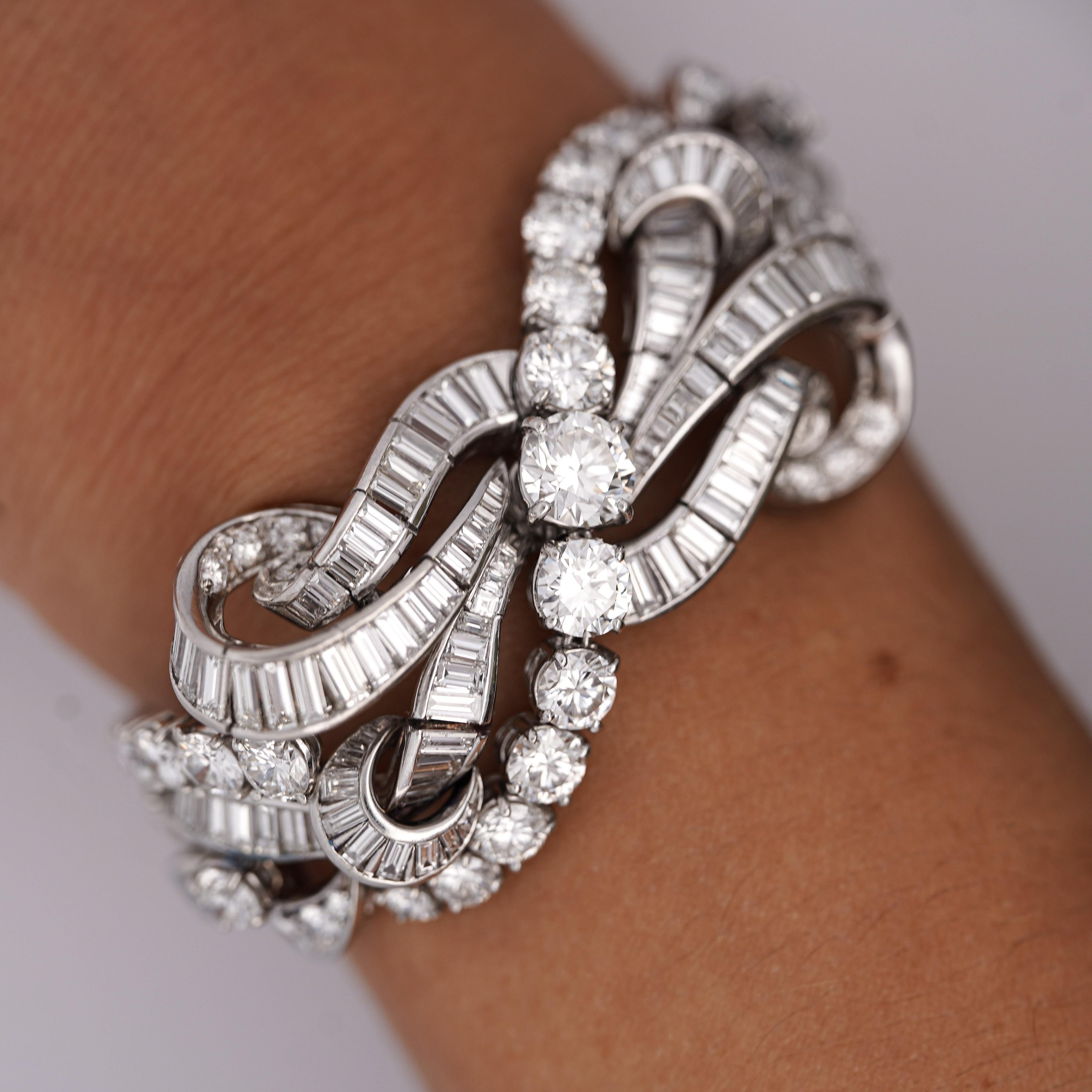 Rétro 60 Carat Baguette & Round Cut Diamond in Platinum Retro Scroll Design Bracelet en vente