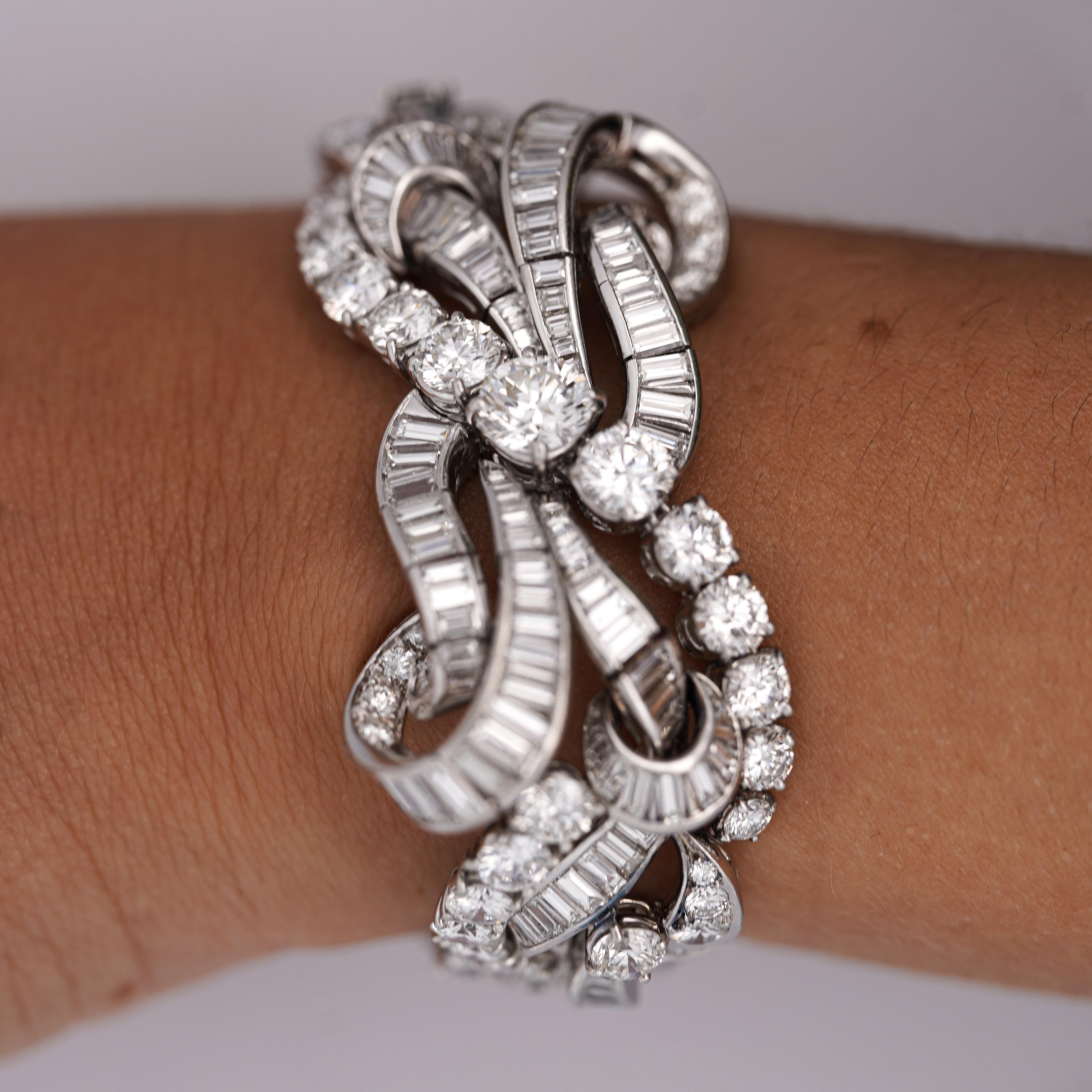 60 Carat Baguette & Round Cut Diamond in Platinum Retro Scroll Design Bracelet Pour femmes en vente