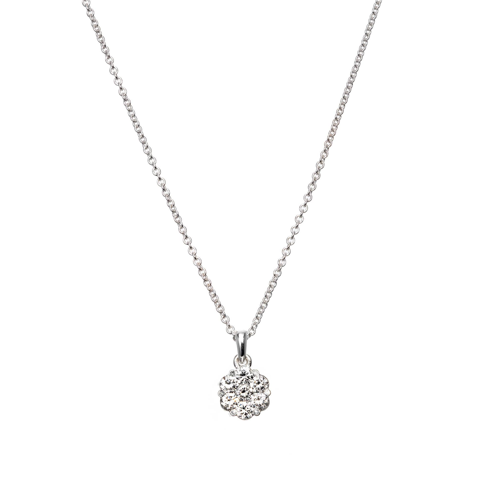 Collana con pendente a grappolo di diamanti, incastonato in oro bianco 18 carati con .60 carati di diamanti rotondi taglio brillante 

7 diamanti tondi taglio brillante G-H SI, circa 0,60 carati 
Oro bianco 18k 
Timbrato: 18k
3,4 grammi
Dall'alto