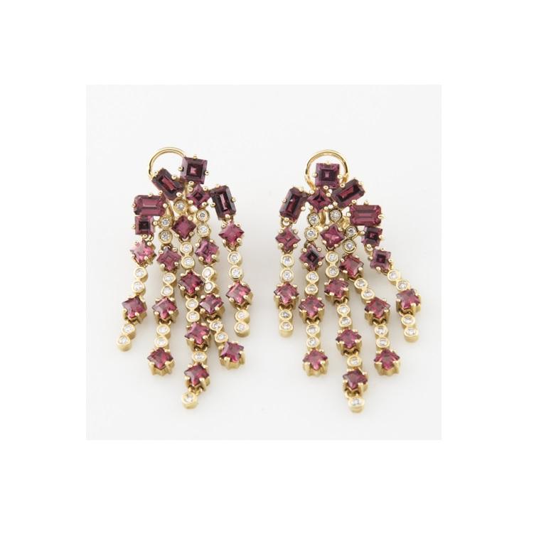 6.0 Carat Garnet and Diamond Chandelier Earrings in Yellow Gold with Cert In Good Condition In Sherman Oaks, CA