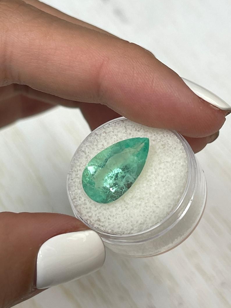 Esmeralda colombiana verde clara de 6,0 quilates - Piedra de nacimiento de mayo auténtica talla pera Moderno en venta