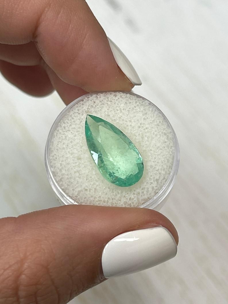 Esmeralda colombiana verde clara de 6,0 quilates - Piedra de nacimiento de mayo auténtica talla pera en Nuevo estado para la venta en Jupiter, FL