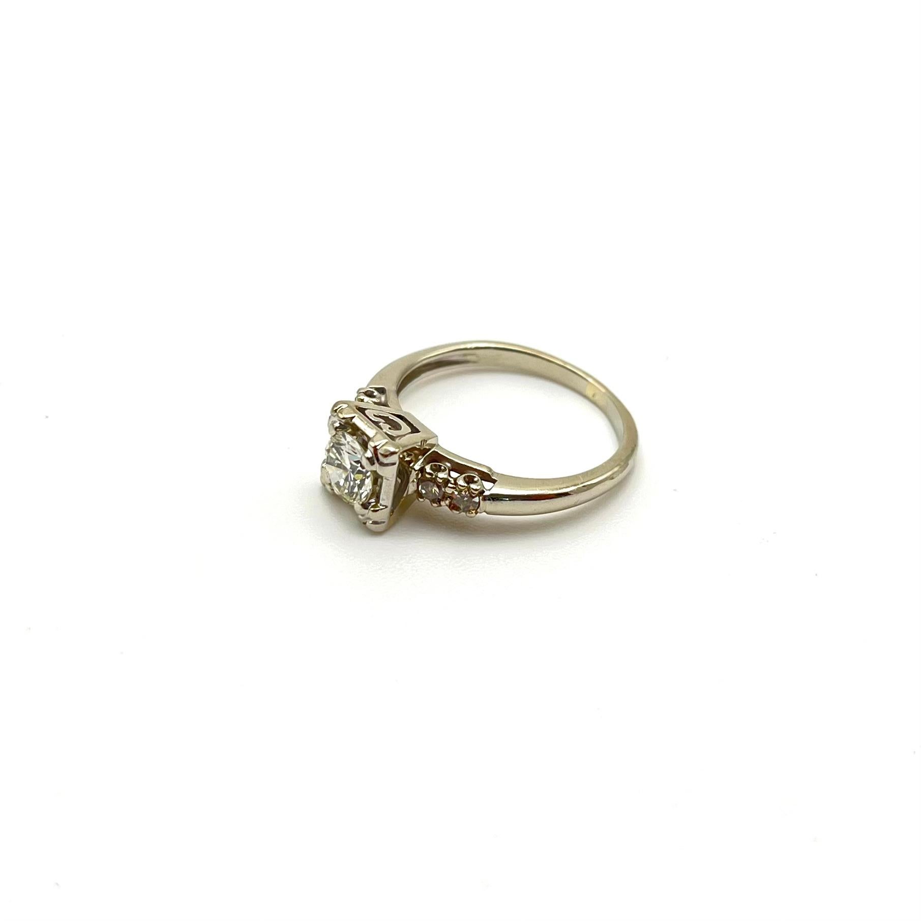 Rétro Anello di fidanzamento con diamante vintage in oro bianco 14K in vendita