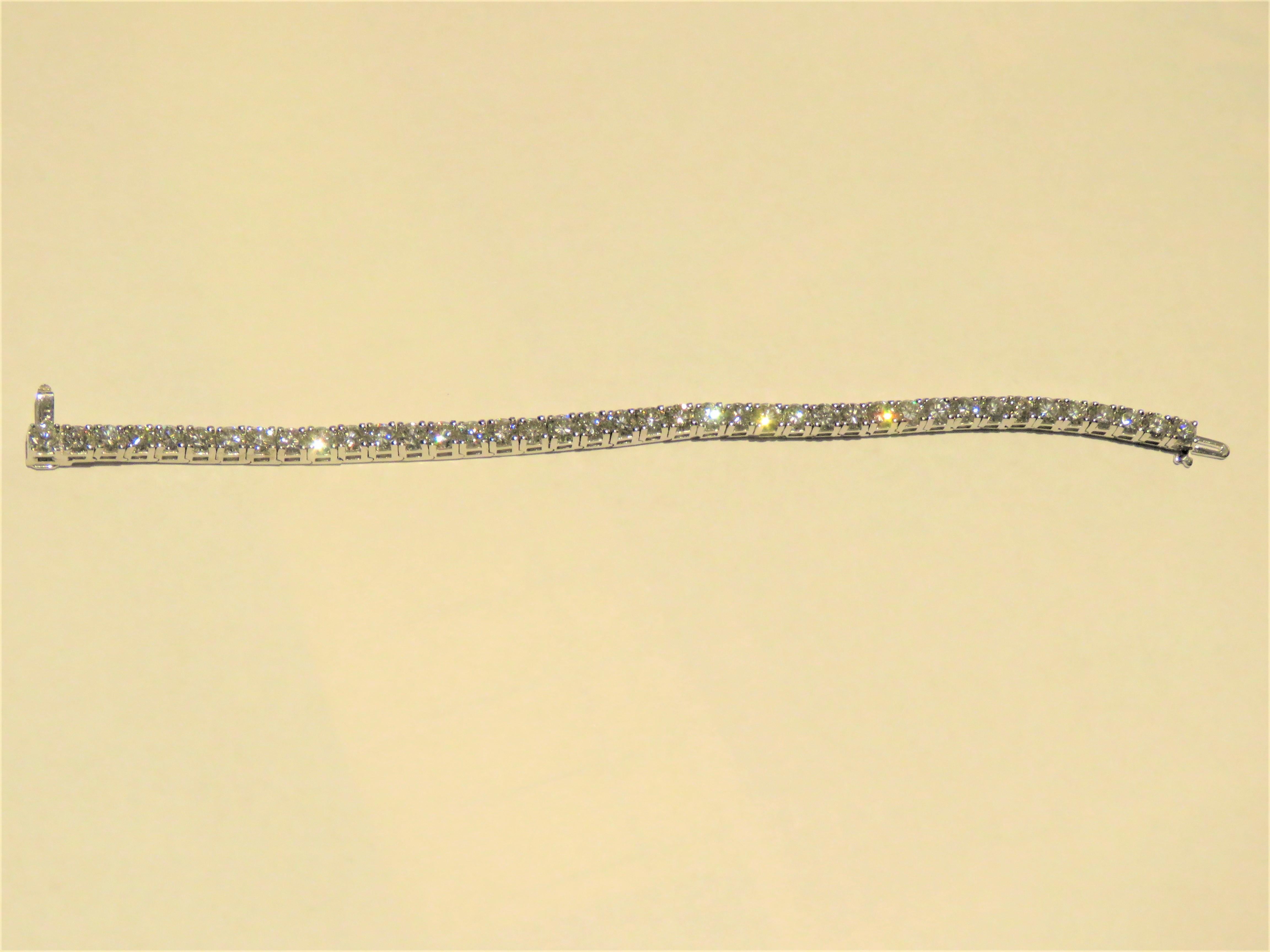 Rare et magnifique bracelet tennis avec diamants pailletés magnifiques de 10 carats Excellent état - En vente à New York, NY