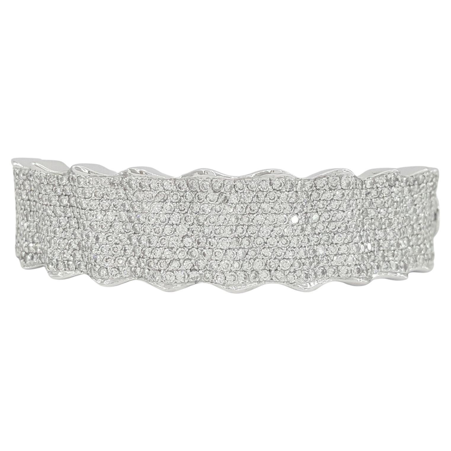 60 Grams 18 Carat White Gold 8 Carat Diamond Bracelet  In Excellent Condition For Sale In Rome, IT