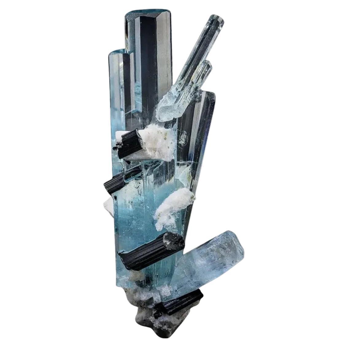 60 Gramm Cluster aus Aquamarinkristallen mit Wirbel und Albite aus Pakistan