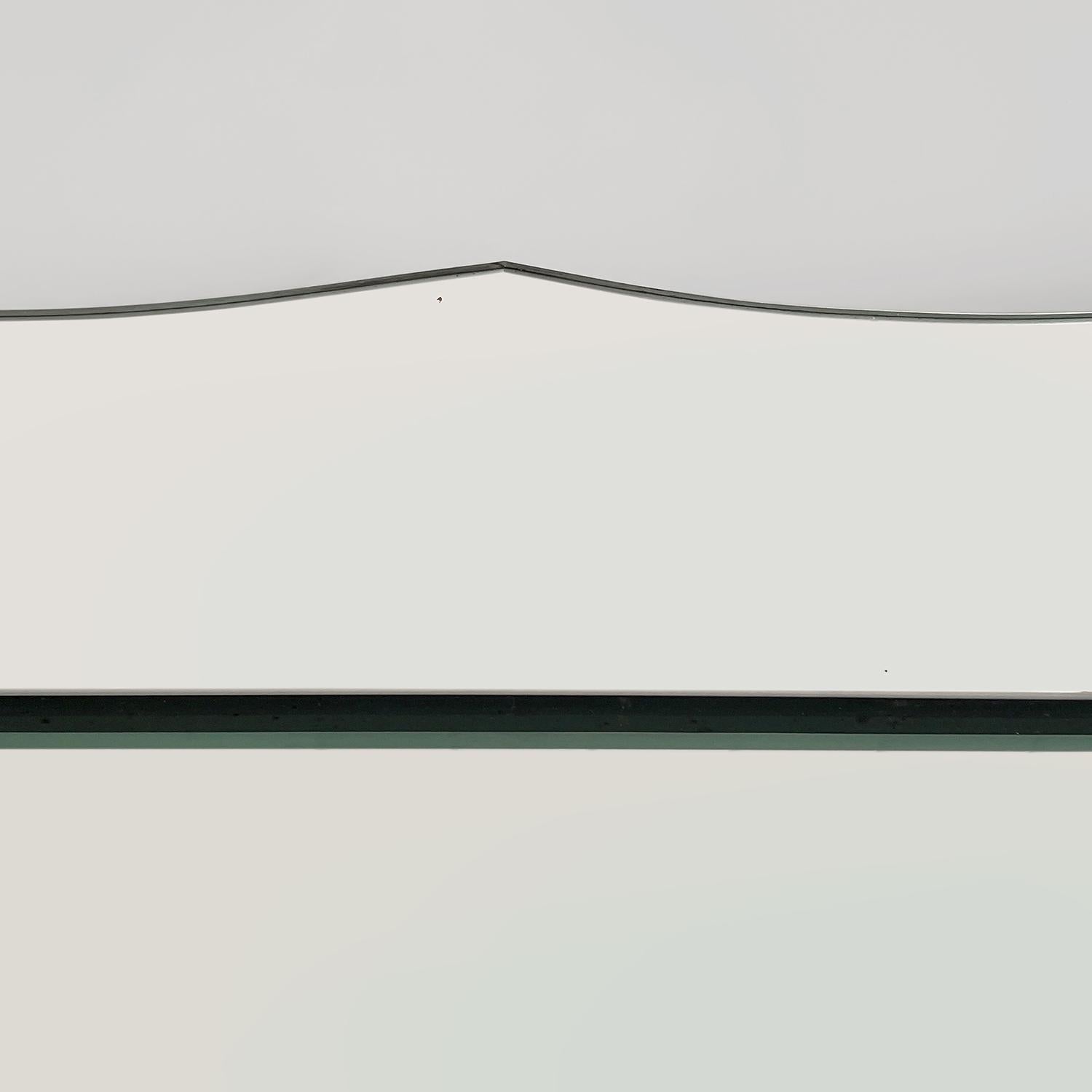 Espejo de pared biselado italiano de mediados de siglo de 60