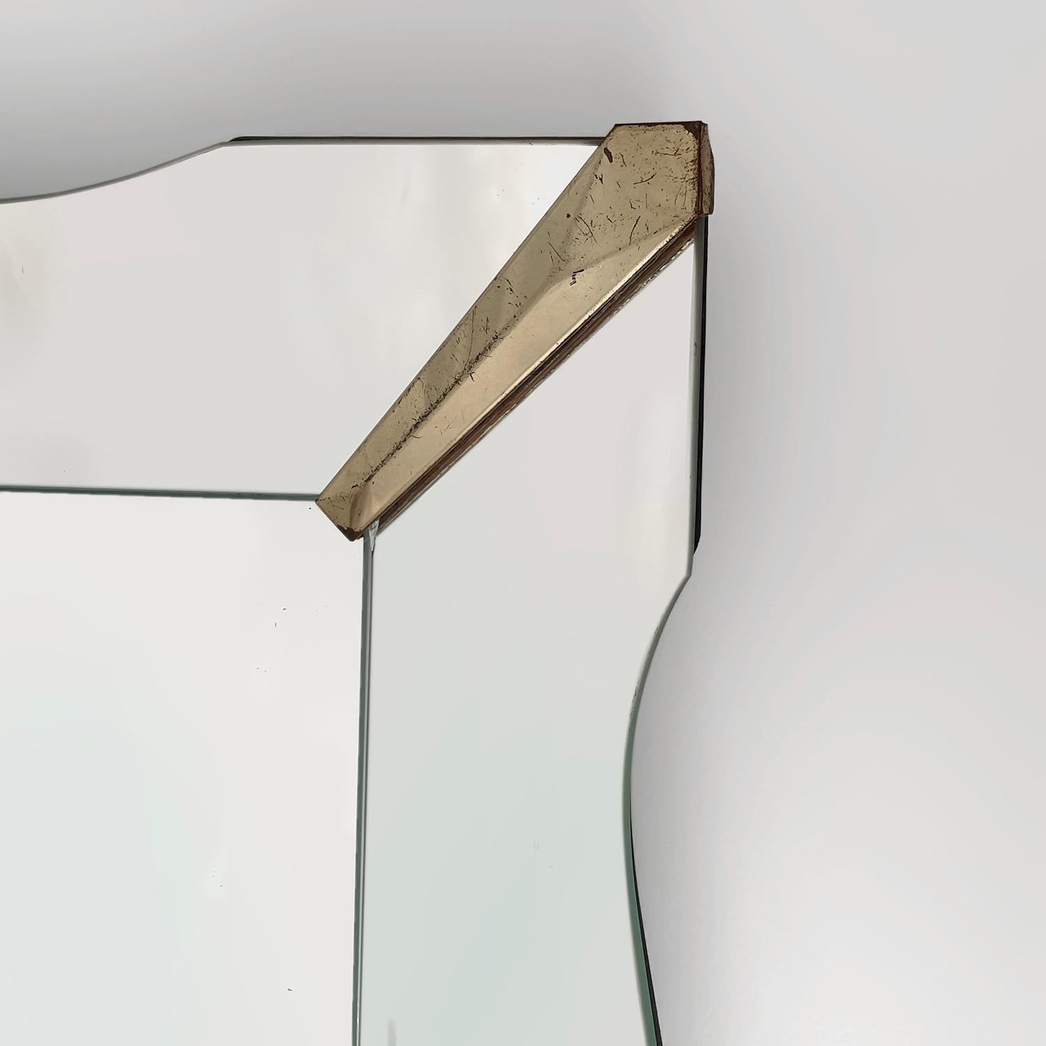 Espejo de pared biselado italiano de mediados de siglo de 60