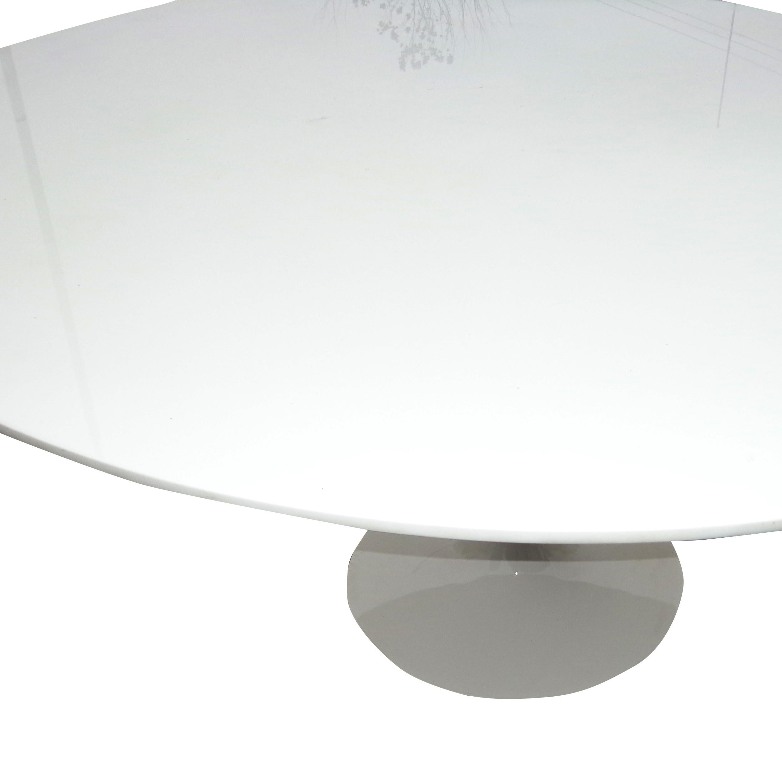 Mid-Century Modern Table Knoll Saarinen avec plateau en céramique blanc glace personnalisé en vente