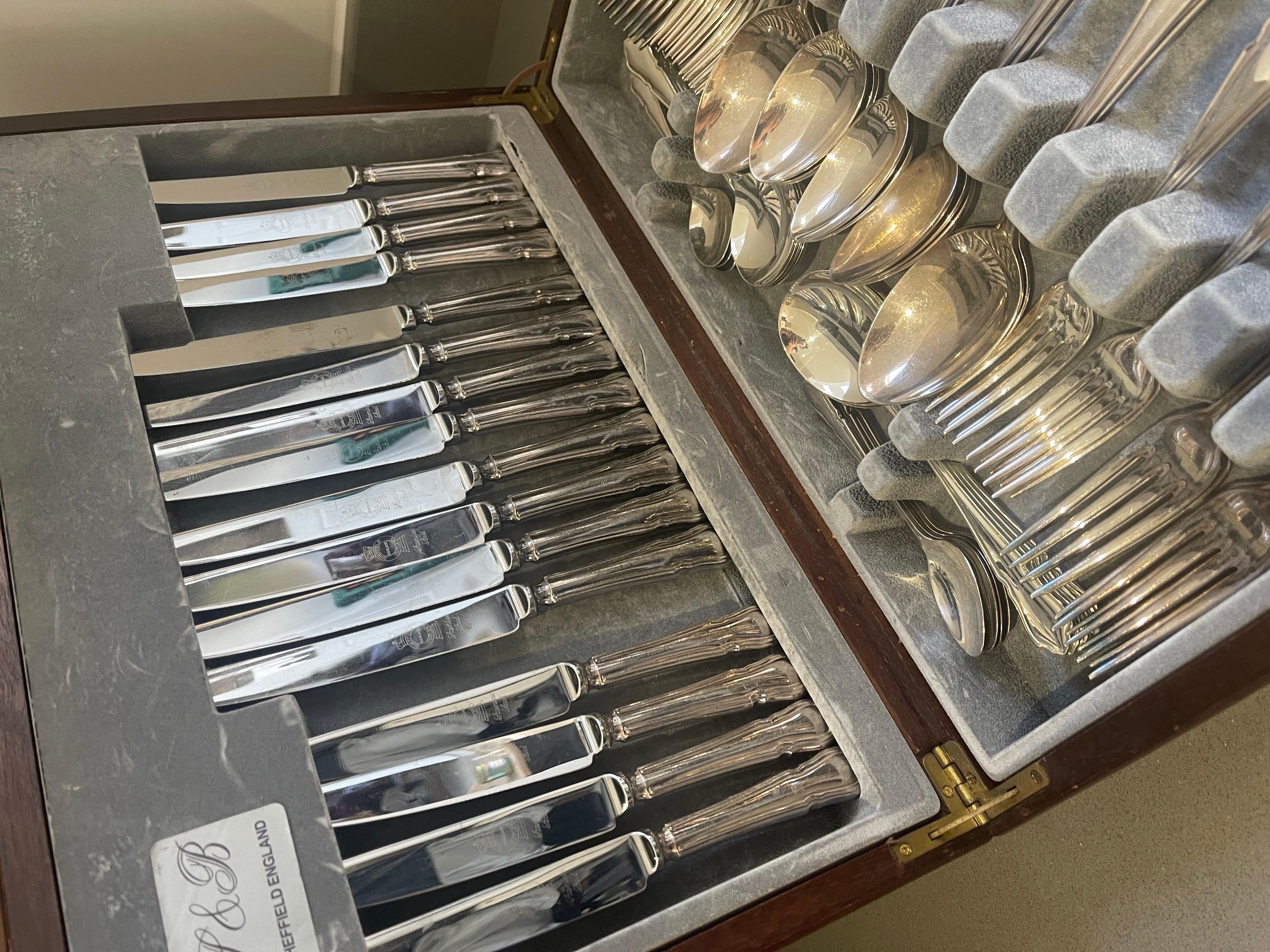 Service de couverts anglais vintage de 60 pièces en métal argenté à motif de rois X8 en vente 2