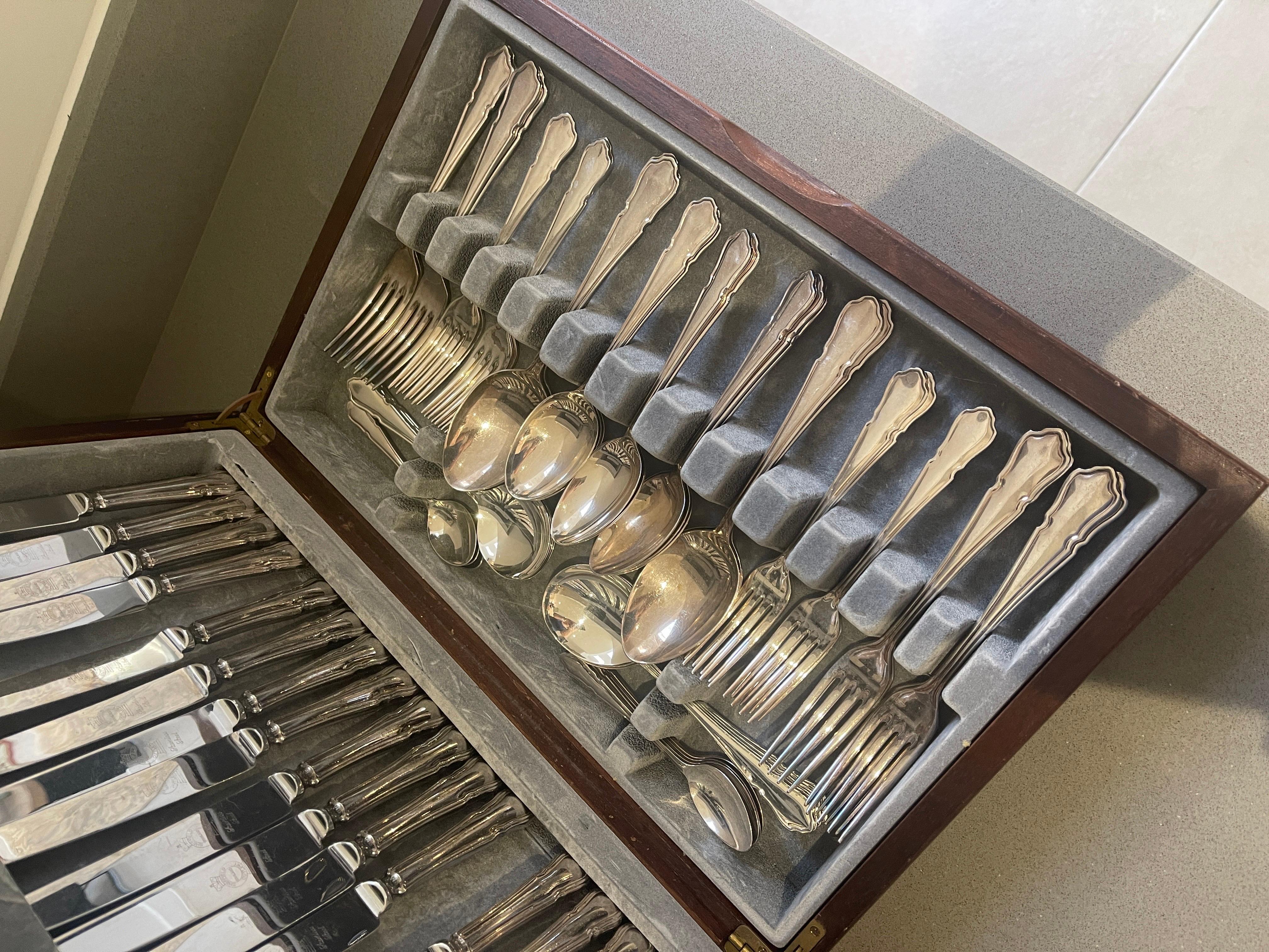 Service de couverts anglais vintage de 60 pièces en métal argenté à motif de rois X8 en vente 4
