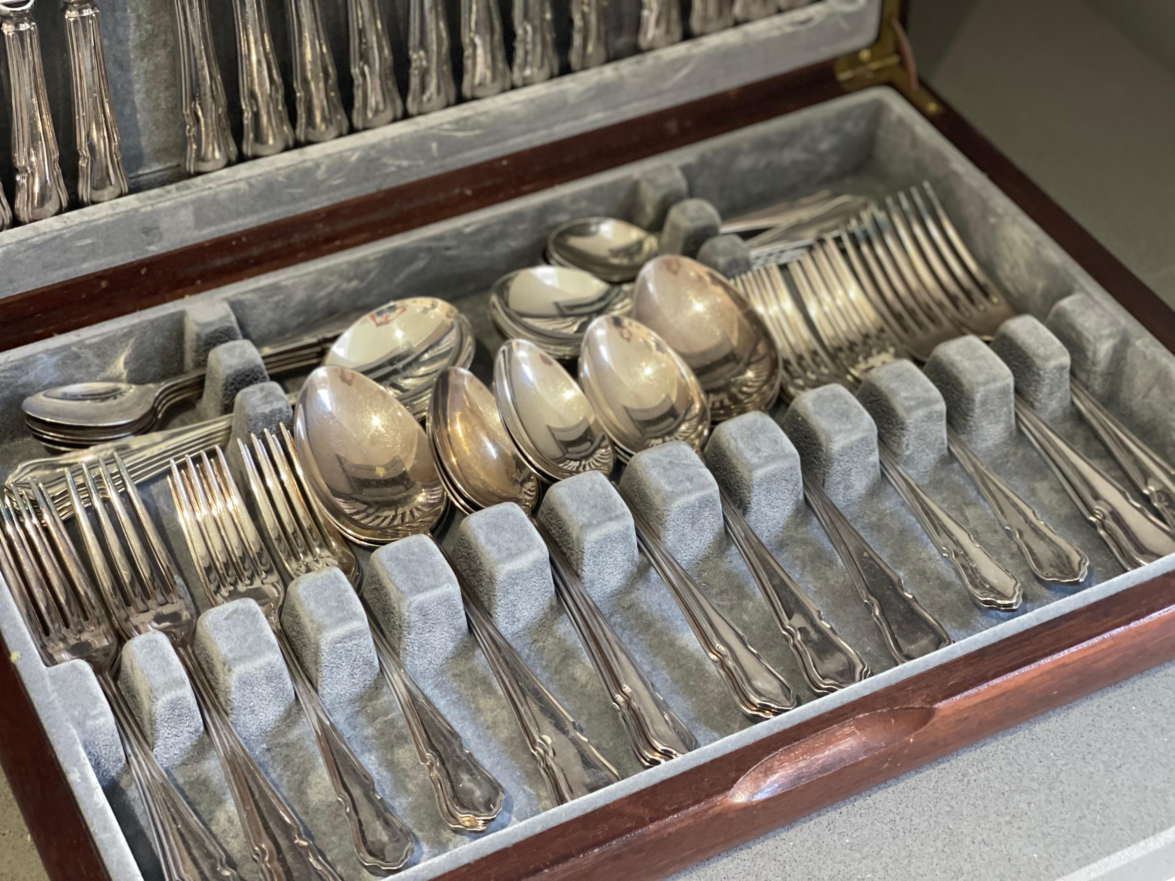 Service de couverts anglais vintage de 60 pièces en métal argenté à motif de rois X8 en vente 7