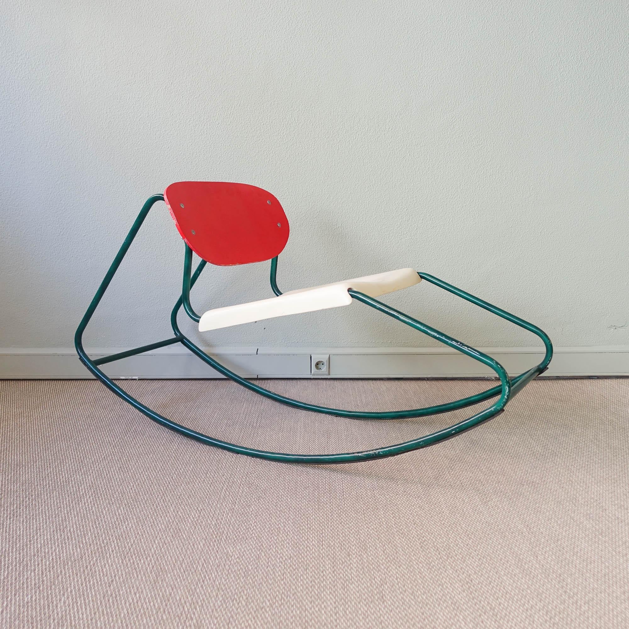 Rare rocking chair designed during the 1960's in the style of Dirk Van Sliedrecht. The structure is in tubular green metal, with white fiberglass in the seat and red bentwood in the back. In original and very good condition. Measure: 60'.