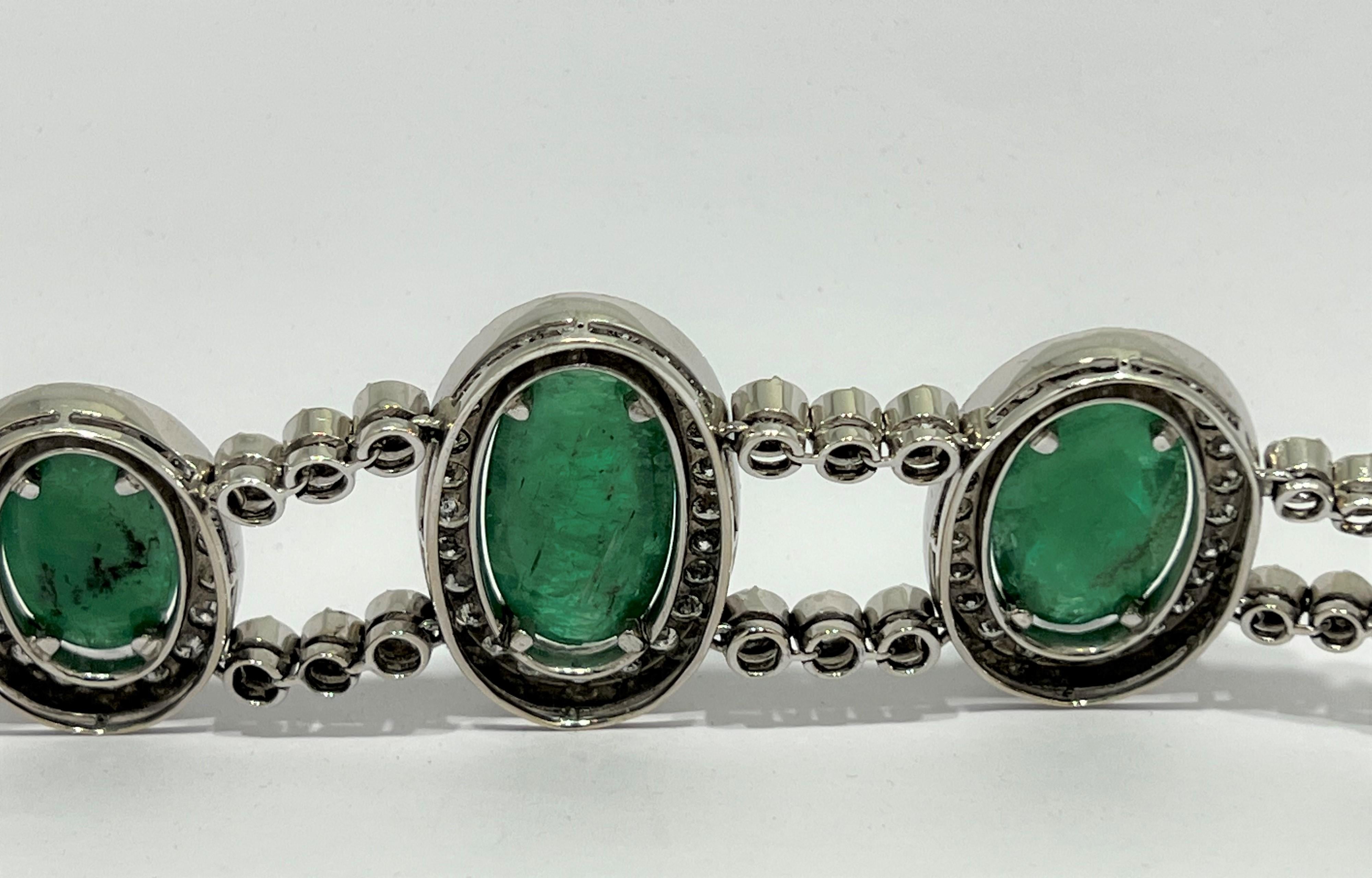 60's Colombian Cabouchon 70ct Emerald Bracelet in 18k Gold and Diamonds In Good Condition In Bilbao, ES