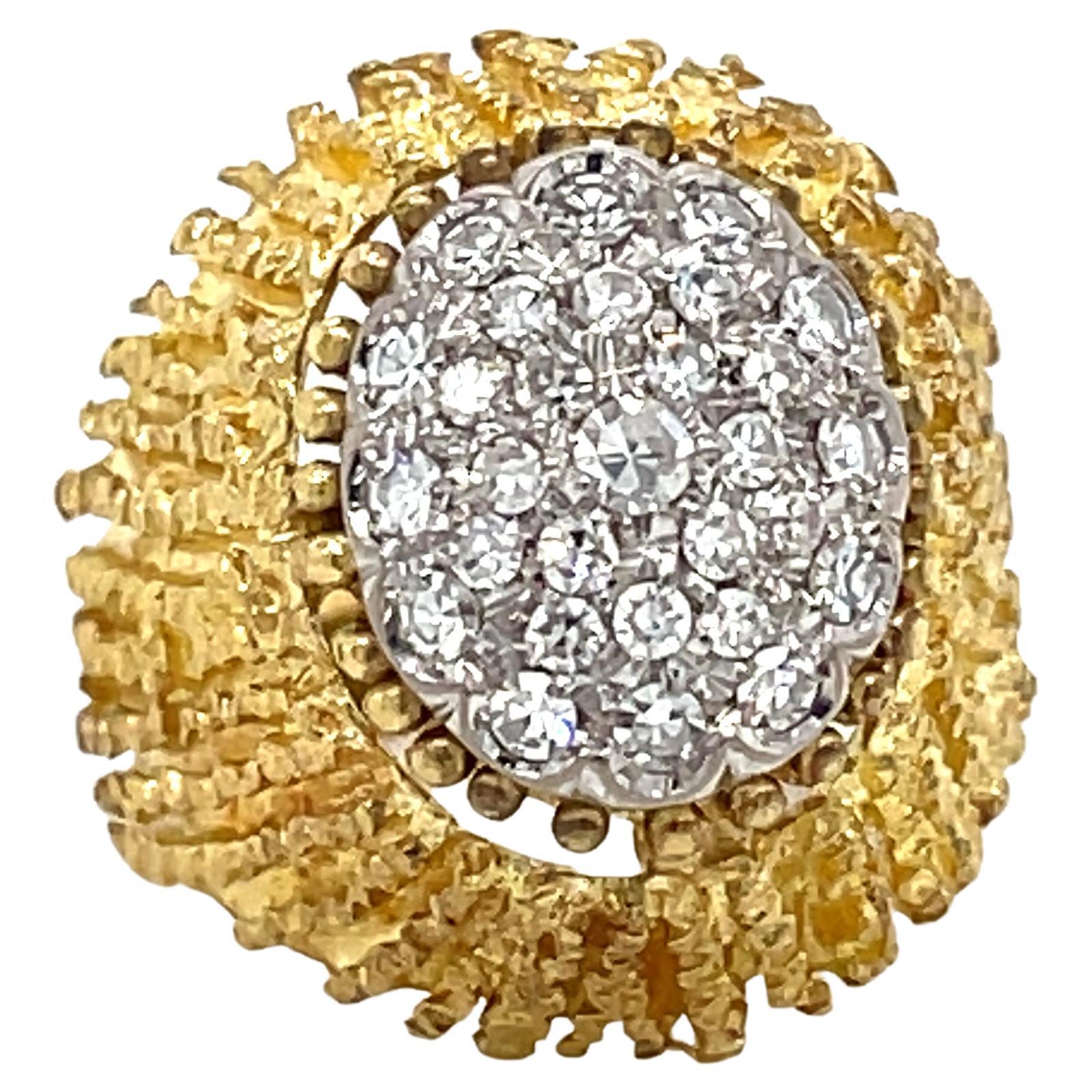 Elegant ring in 18 kt white and yellow gold with a typical design from the 60s. In the center is set a pavé of sparkling round huit-huit diamonds - VVS/G color - approx. 0.70 ct in total. The peculiarity is the engraving along the whole ring to make