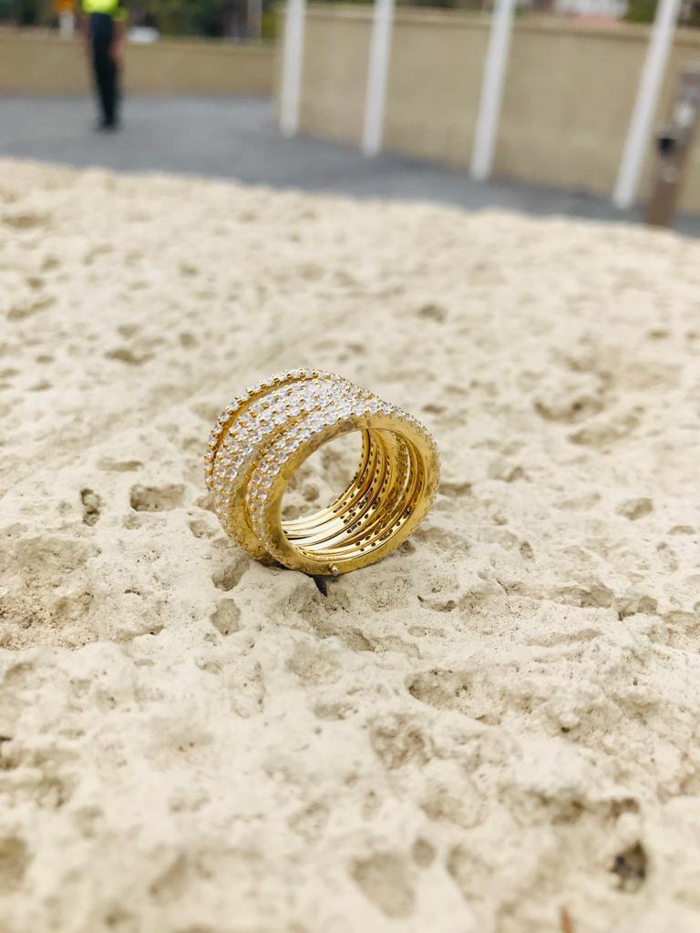 ring with hinged band