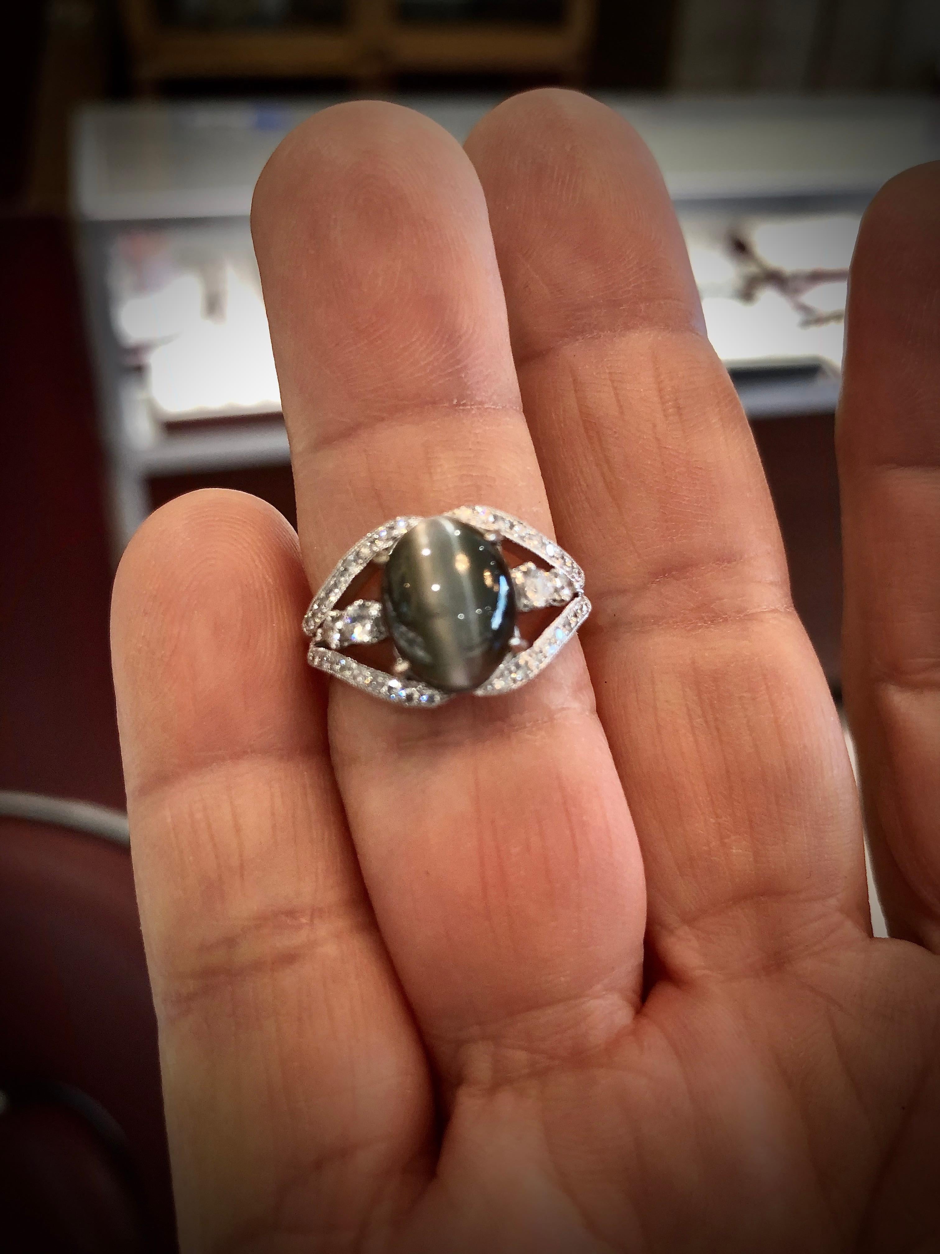 6.00 Ct. Cat's Eye Alexandrite Diamond 18 Karat Gold Engagement Ring For Sale 2