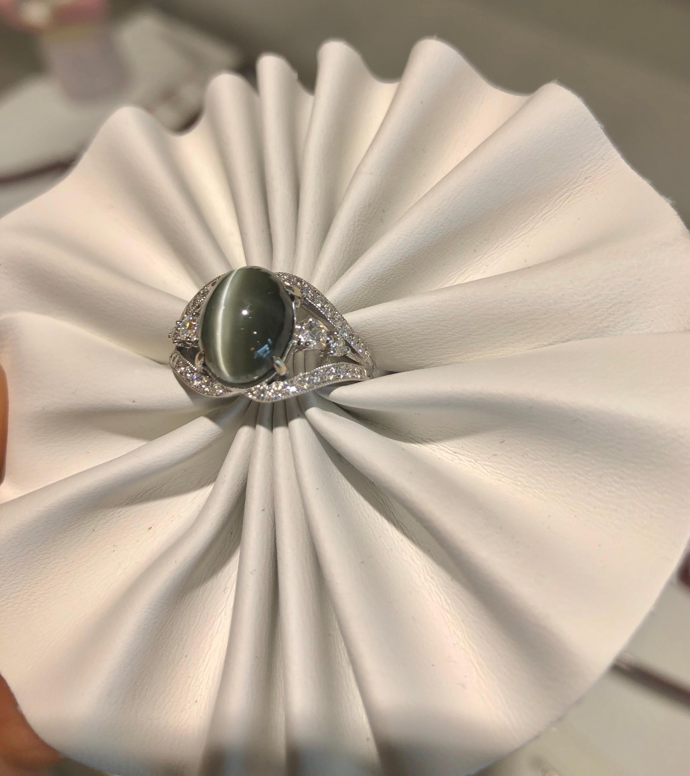 6.00 Ct. Cat's Eye Alexandrite Diamond 18 Karat Gold Engagement Ring For Sale 6