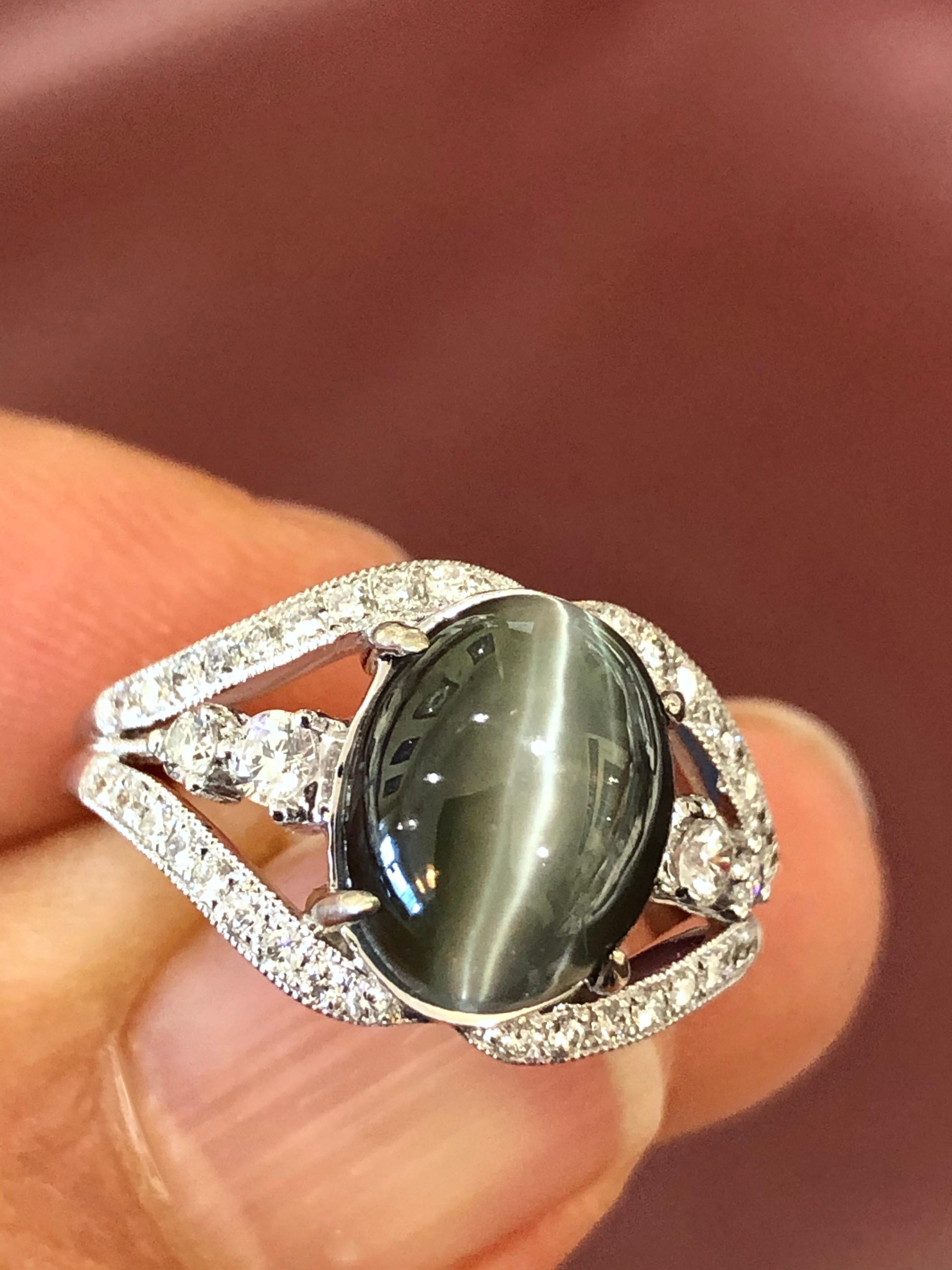 6.00 Ct. Cat's Eye Alexandrite Diamond 18 Karat Gold Engagement Ring For Sale 1