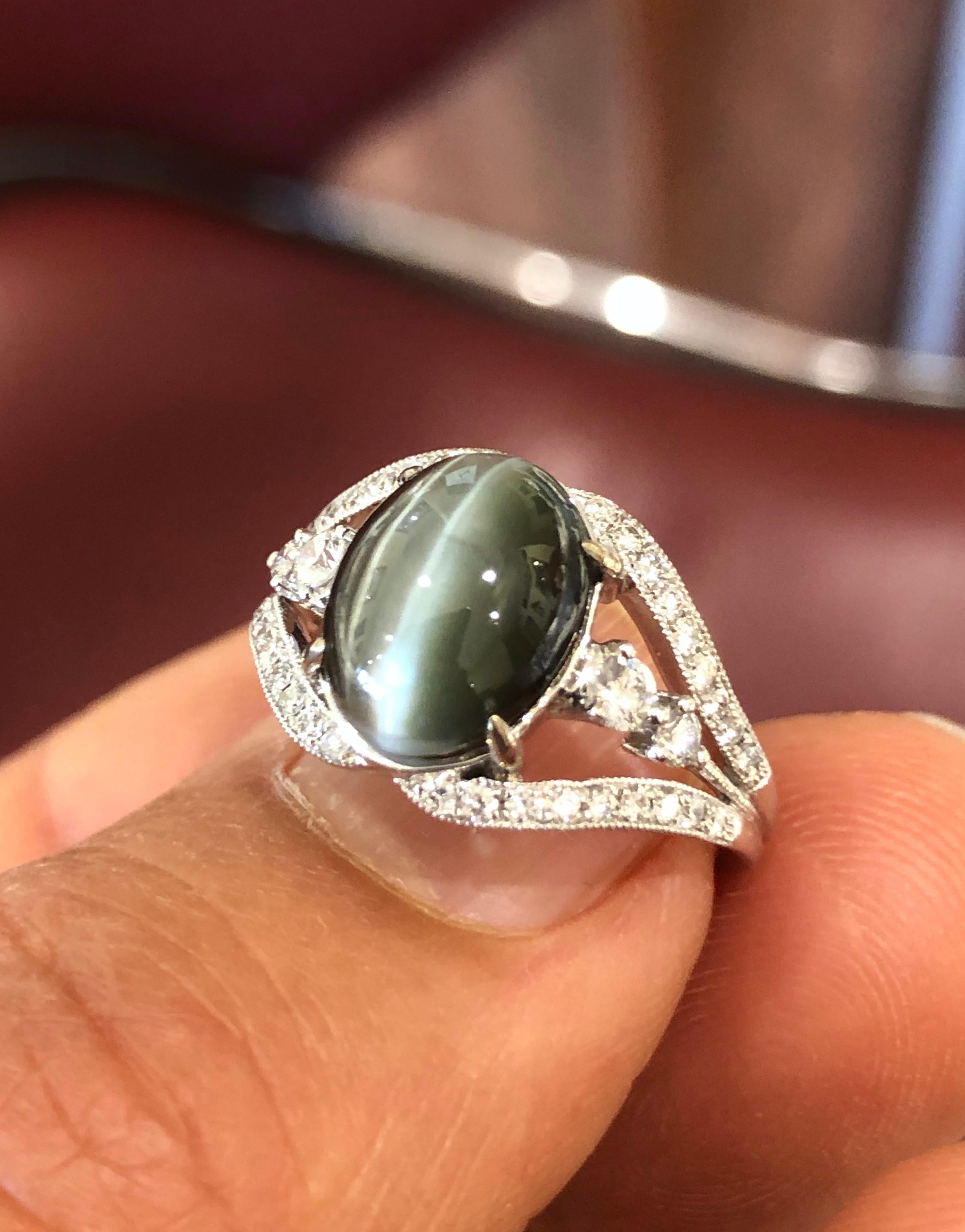 6.00 Ct. Cat's Eye Alexandrite Diamond 18 Karat Gold Engagement Ring For Sale 3