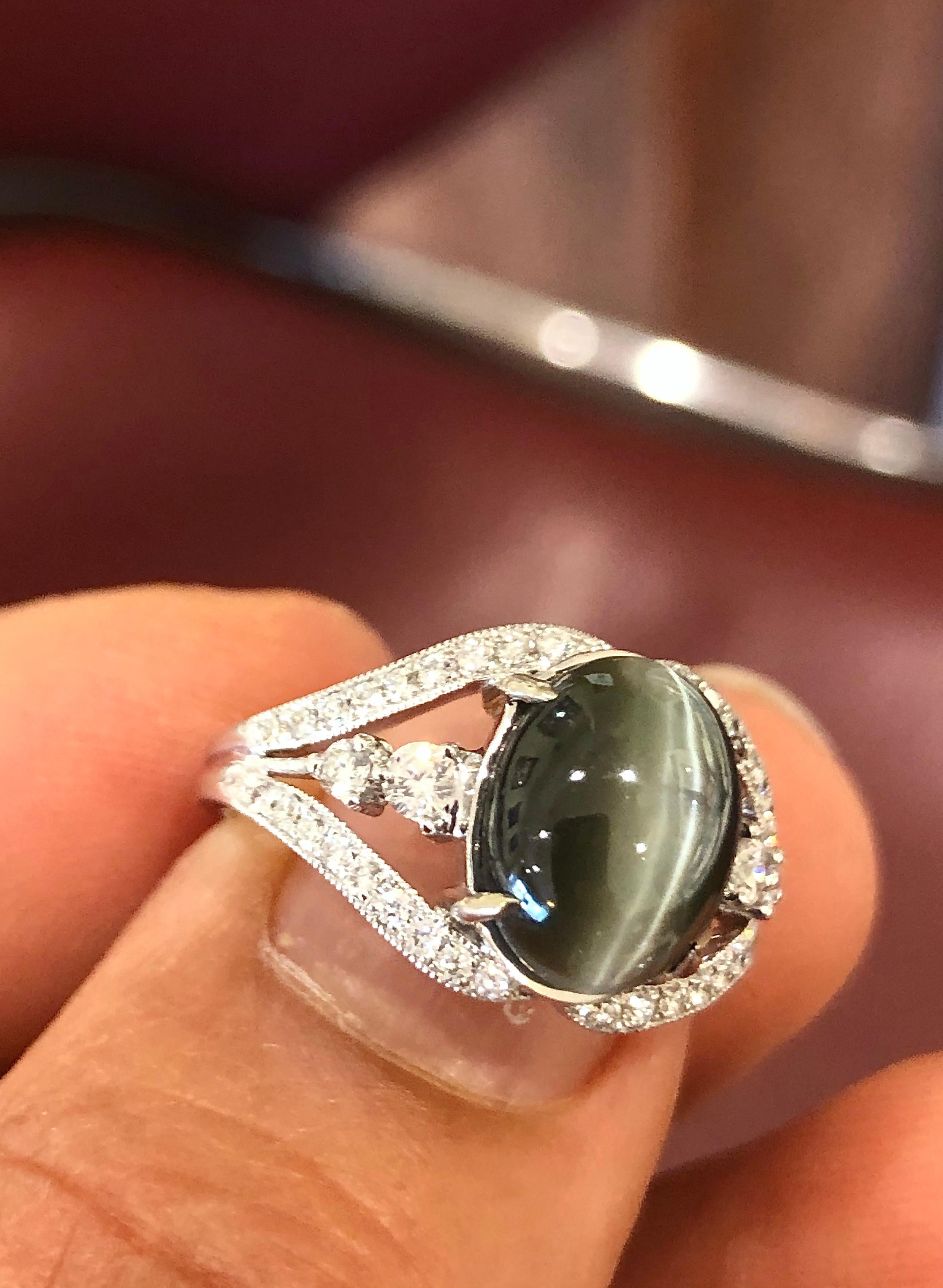6.00 Ct. Cat's Eye Alexandrite Diamond 18 Karat Gold Engagement Ring For Sale 5